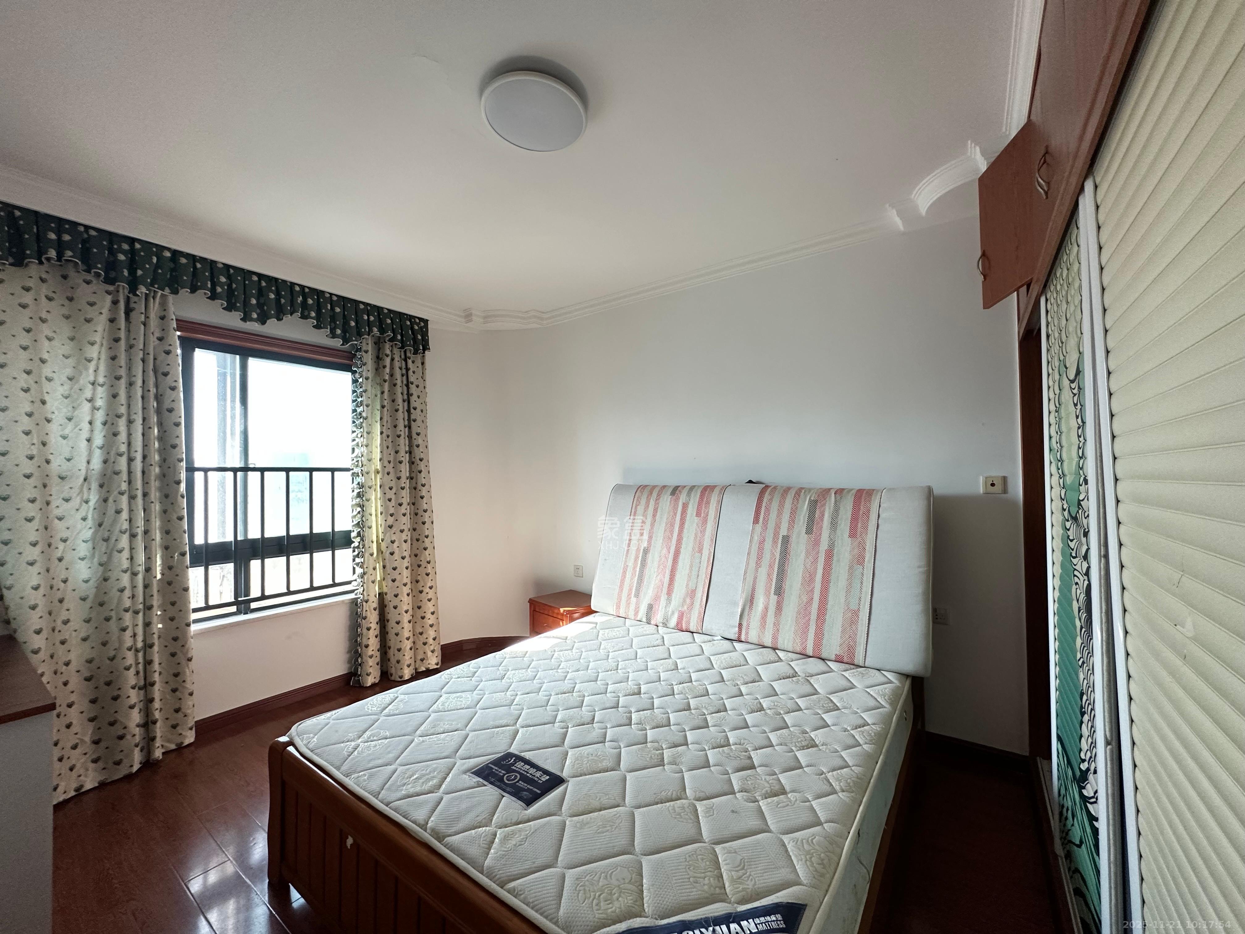 奥克斯广场 3室2厅2卫 3800.0元/月 奥克斯广场 3室2厅2卫 3800.0元/月室内图