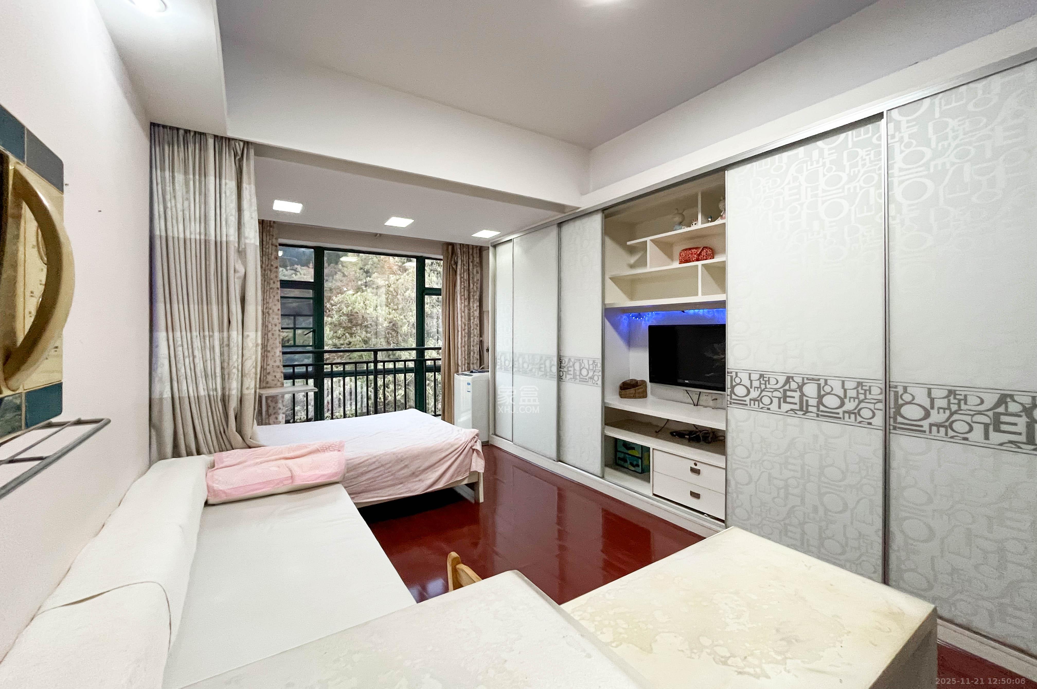 共和世家 1室1厅1卫 50.0万 共和世家 1室1厅1卫 50.0万客厅