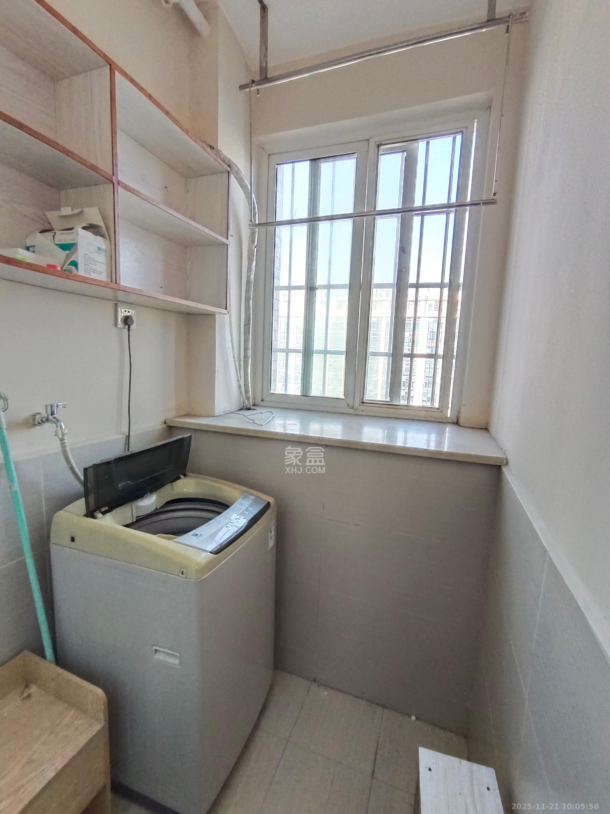 月亮湾草莓街区一、二期  1室1厅1卫    1100.0元/月