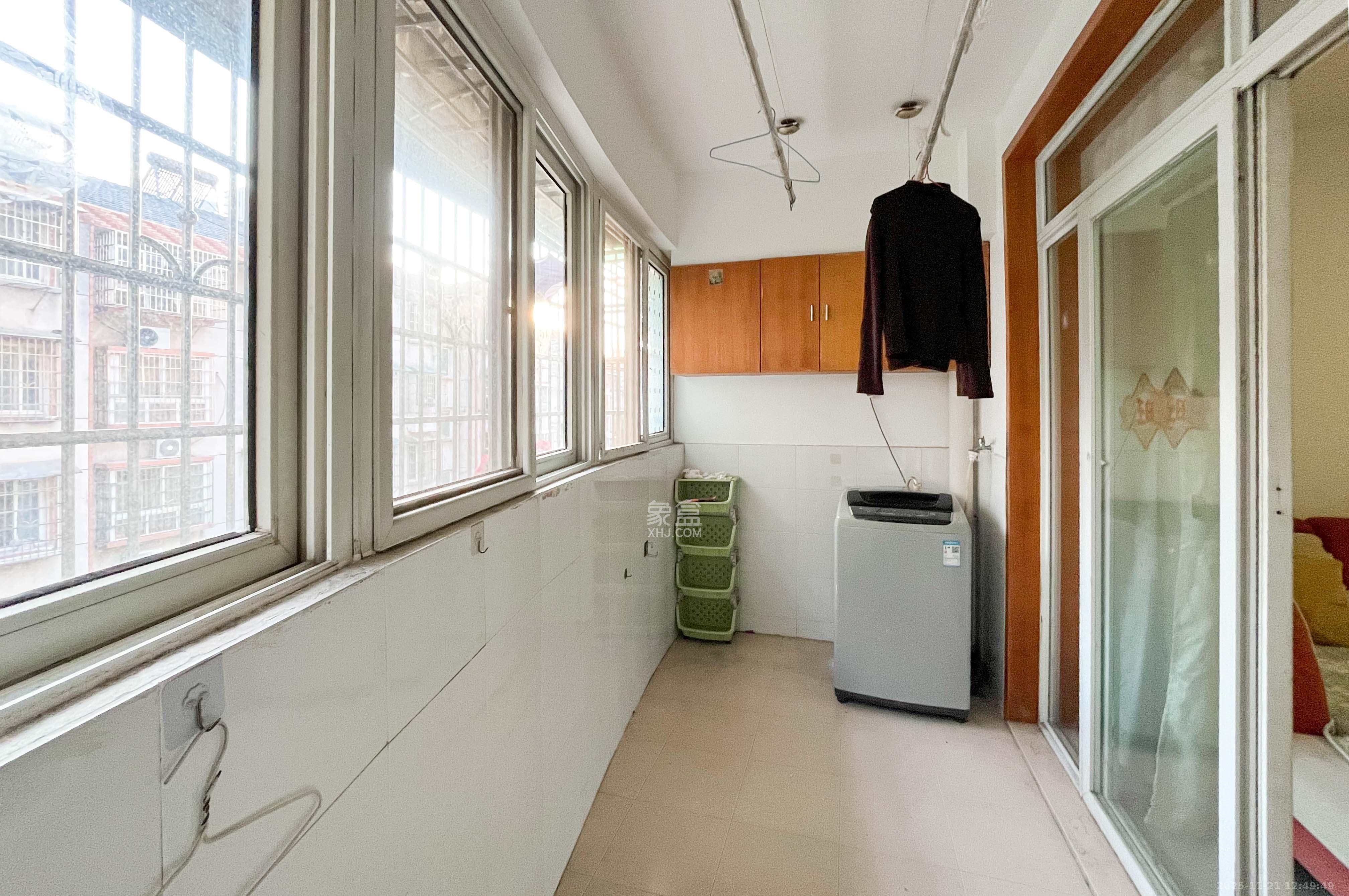 老灯泡厂宿舍（啤酒厂宿舍）  3室2厅1卫    68.0万其他