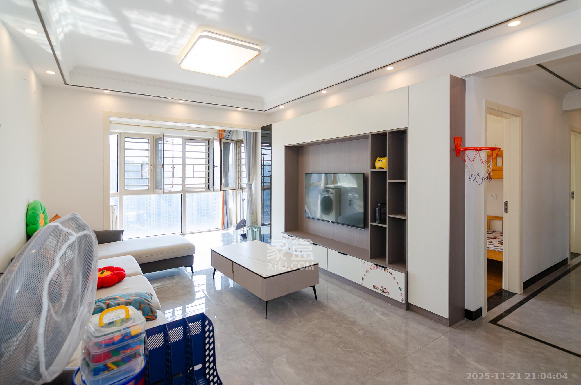 澳海澜庭 3室2厅1卫 58.8万 澳海澜庭 3室2厅1卫 58.8万客厅