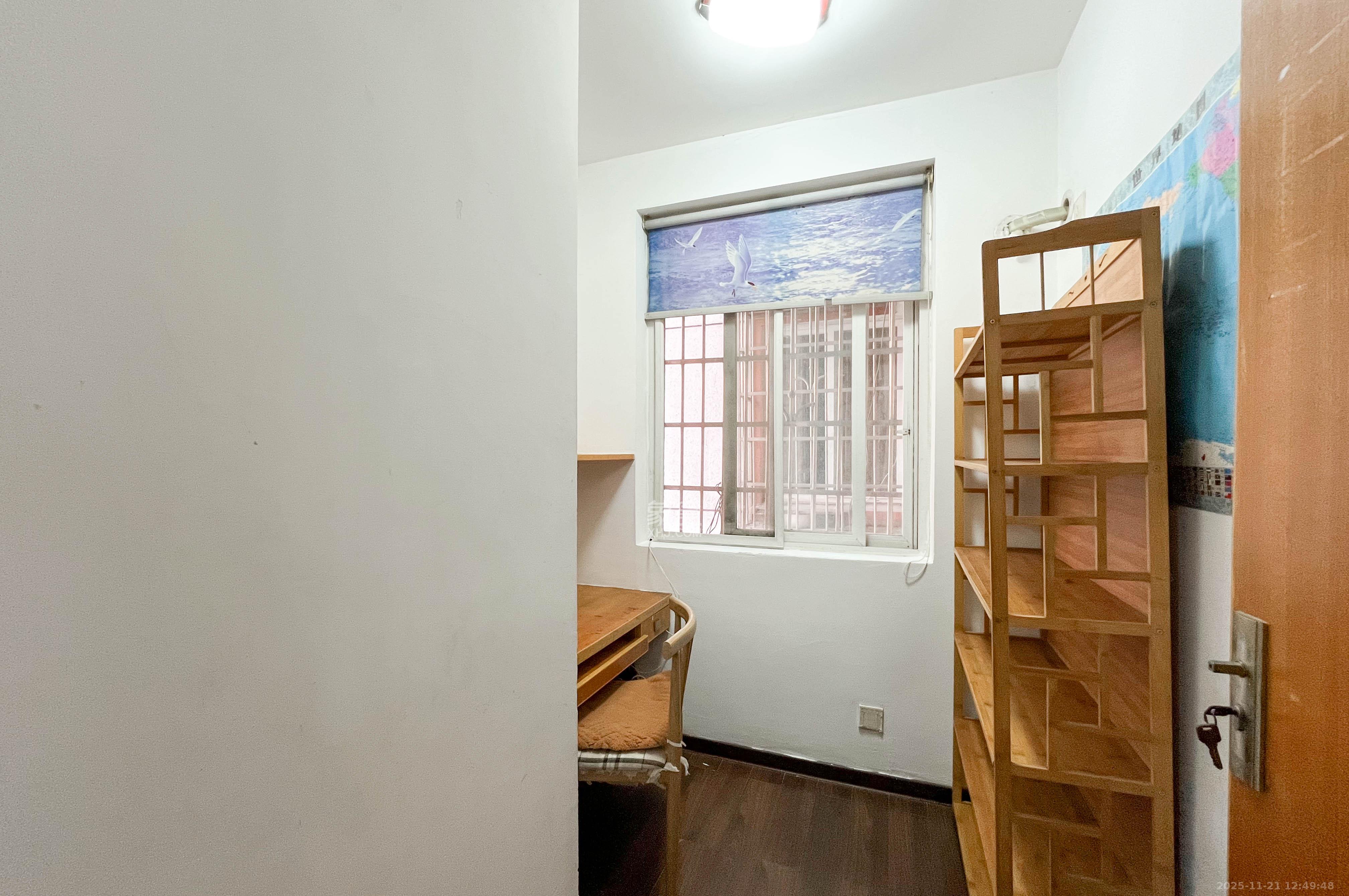 老灯泡厂宿舍（啤酒厂宿舍）  3室2厅1卫    68.0万其他