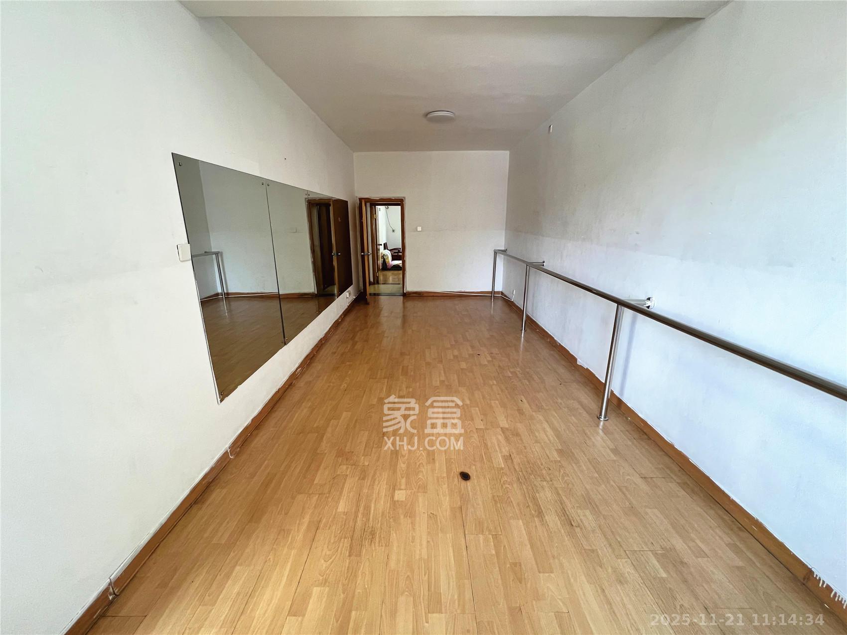 省军区宿舍 3室2厅1卫 2700.0元/月 省军区宿舍 3室2厅1卫 2700.0元/月室内图