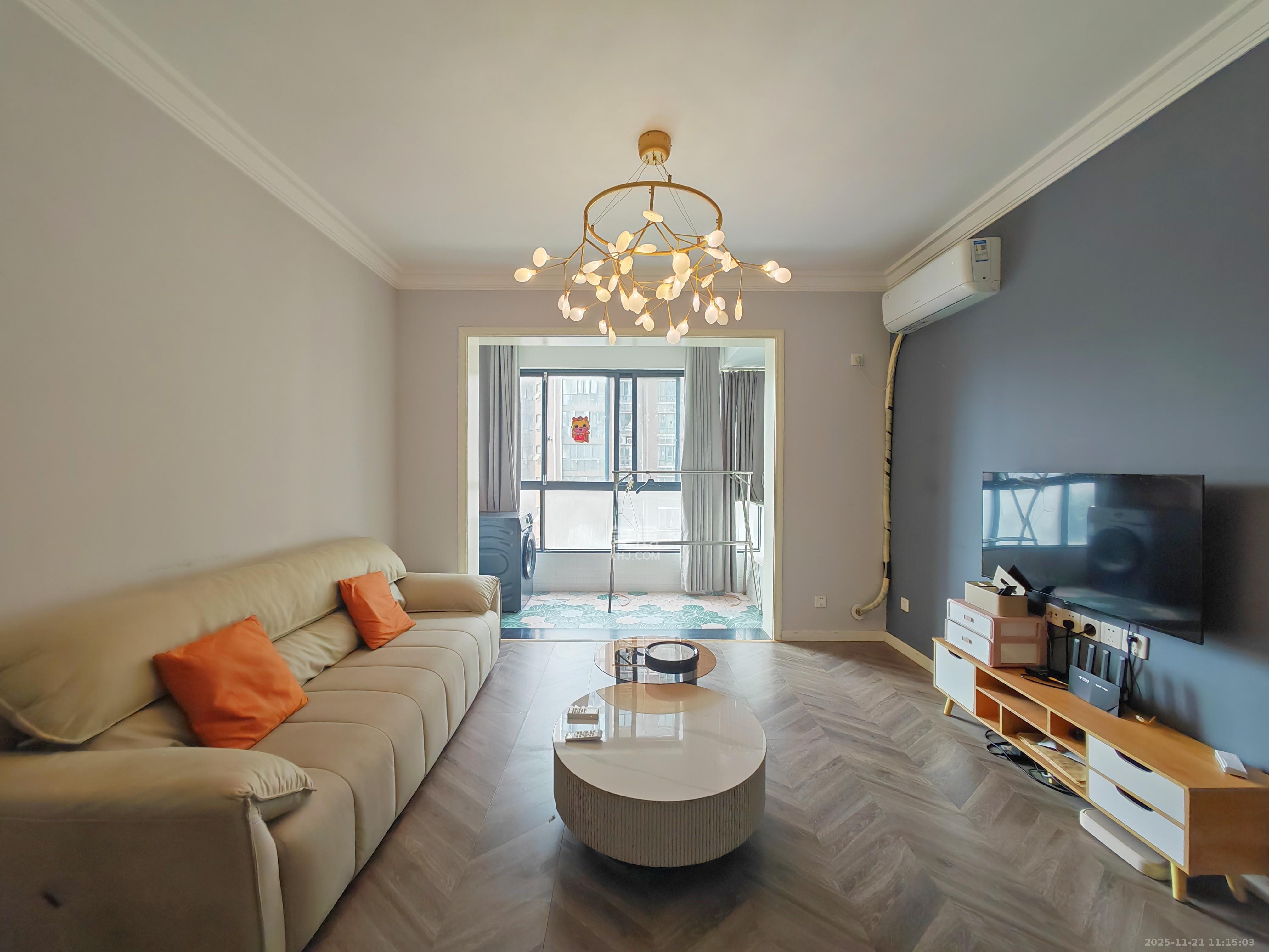 湘府9号  1室2厅1卫    2600.0元/月室内图