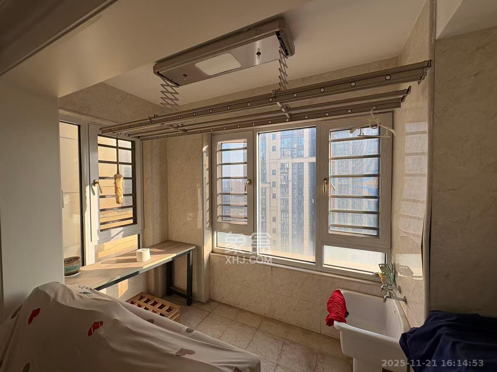 保利城(中航城国际社区、郡原美村) 3室2厅2卫 2500.0元/月 保利城(中航城国际社区、郡原美村) 3室2厅2卫 2500.0元/月室内图