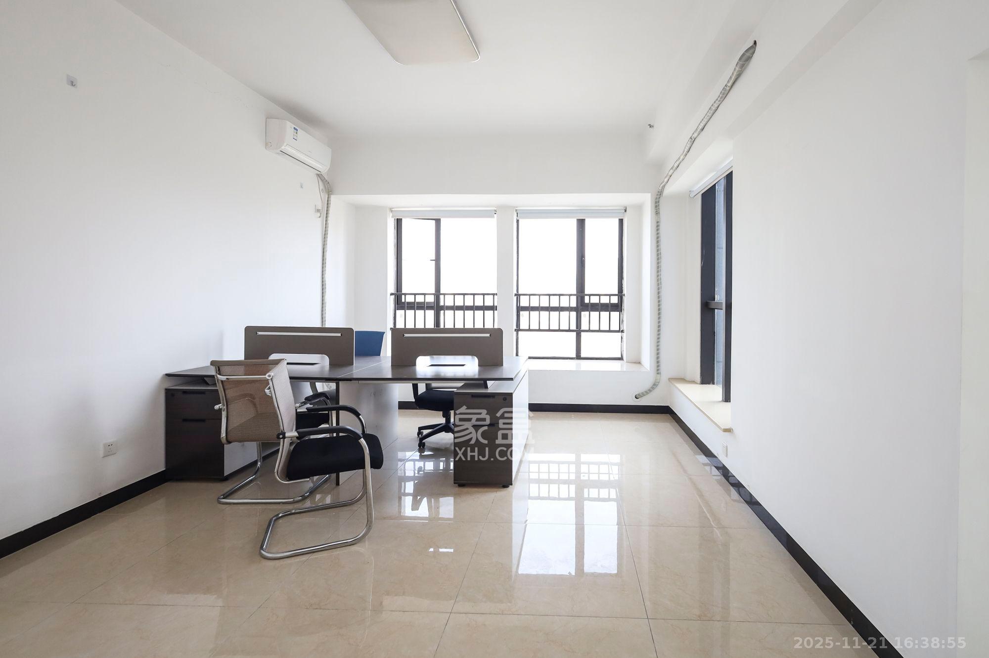 湘诚德峰小区A区 2室1厅1卫 2800.0元/月 湘诚德峰小区A区 2室1厅1卫 2800.0元/月室内图