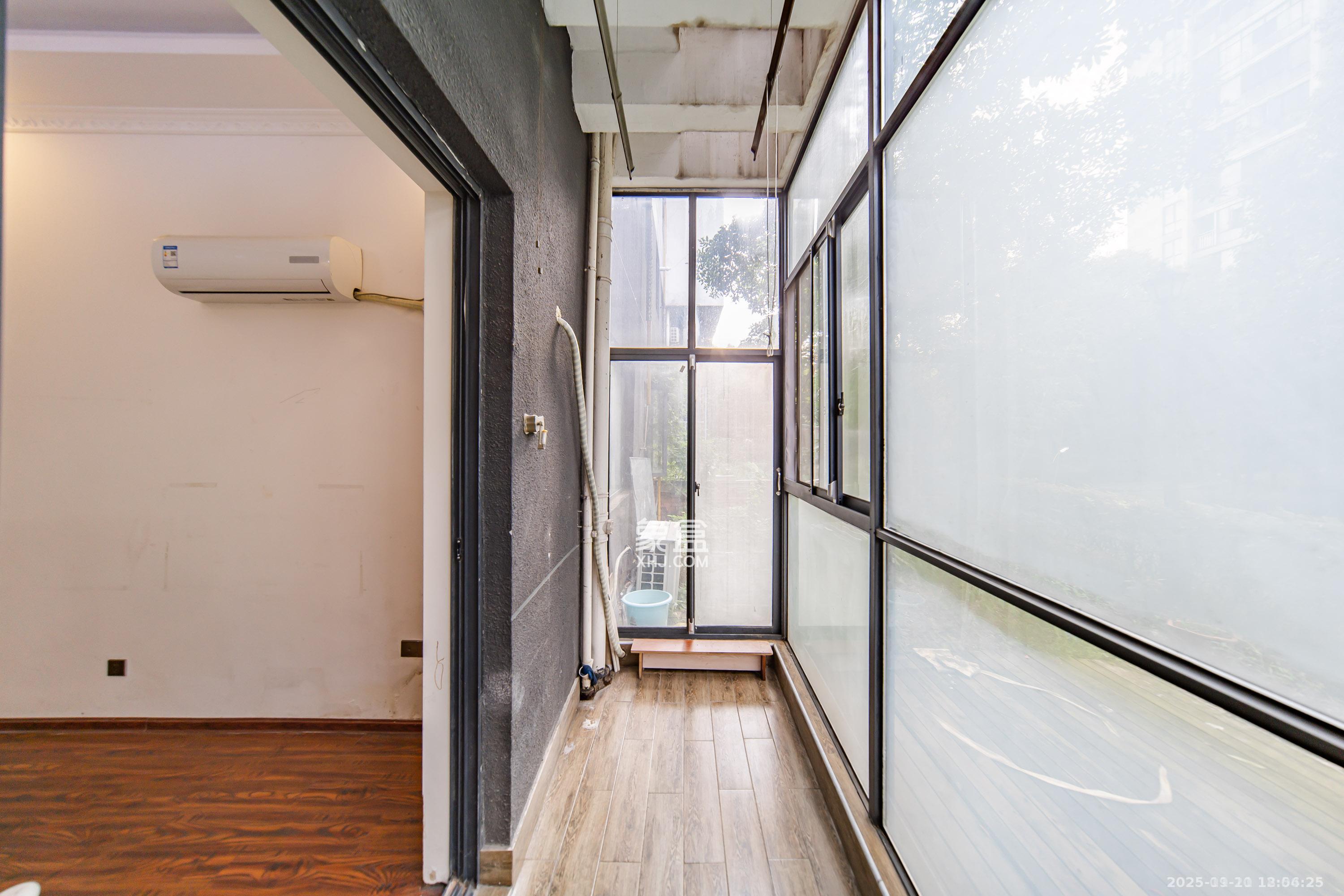 阳光100三期  3室2厅1卫    2800.0元/月室内图