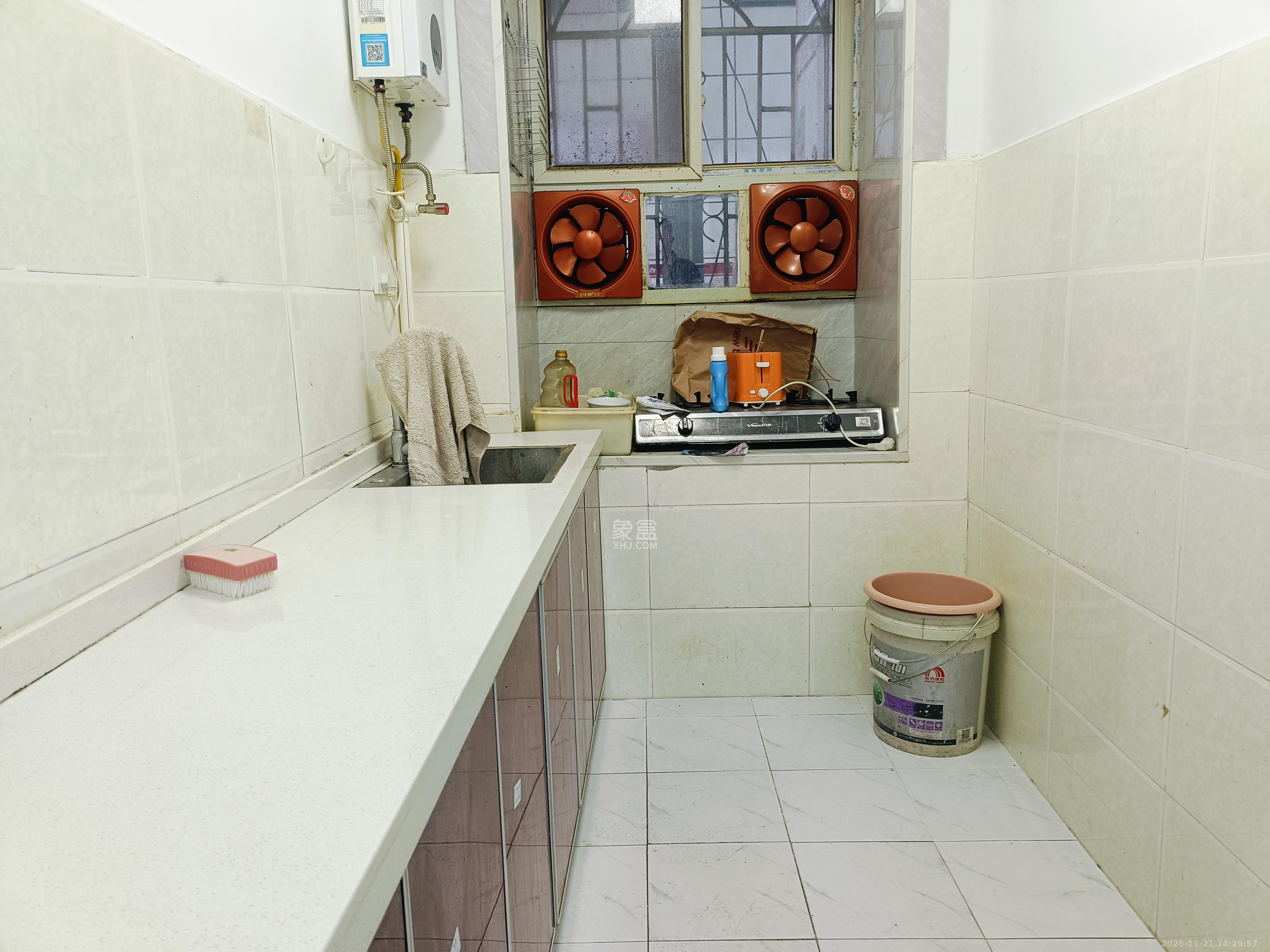 东风路新二村  3室1厅1卫    1800.0元/月室内图