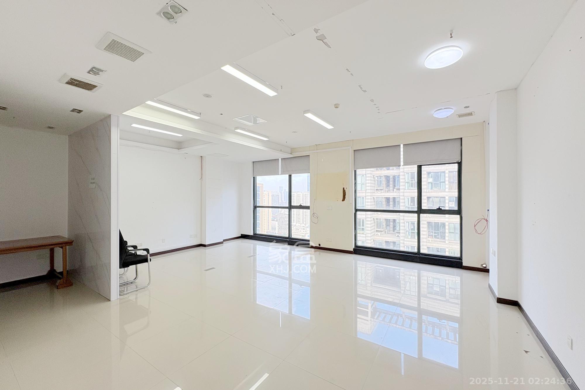 中天广场 1室1厅1卫 39.6万 中天广场 1室1厅1卫 39.6万客厅