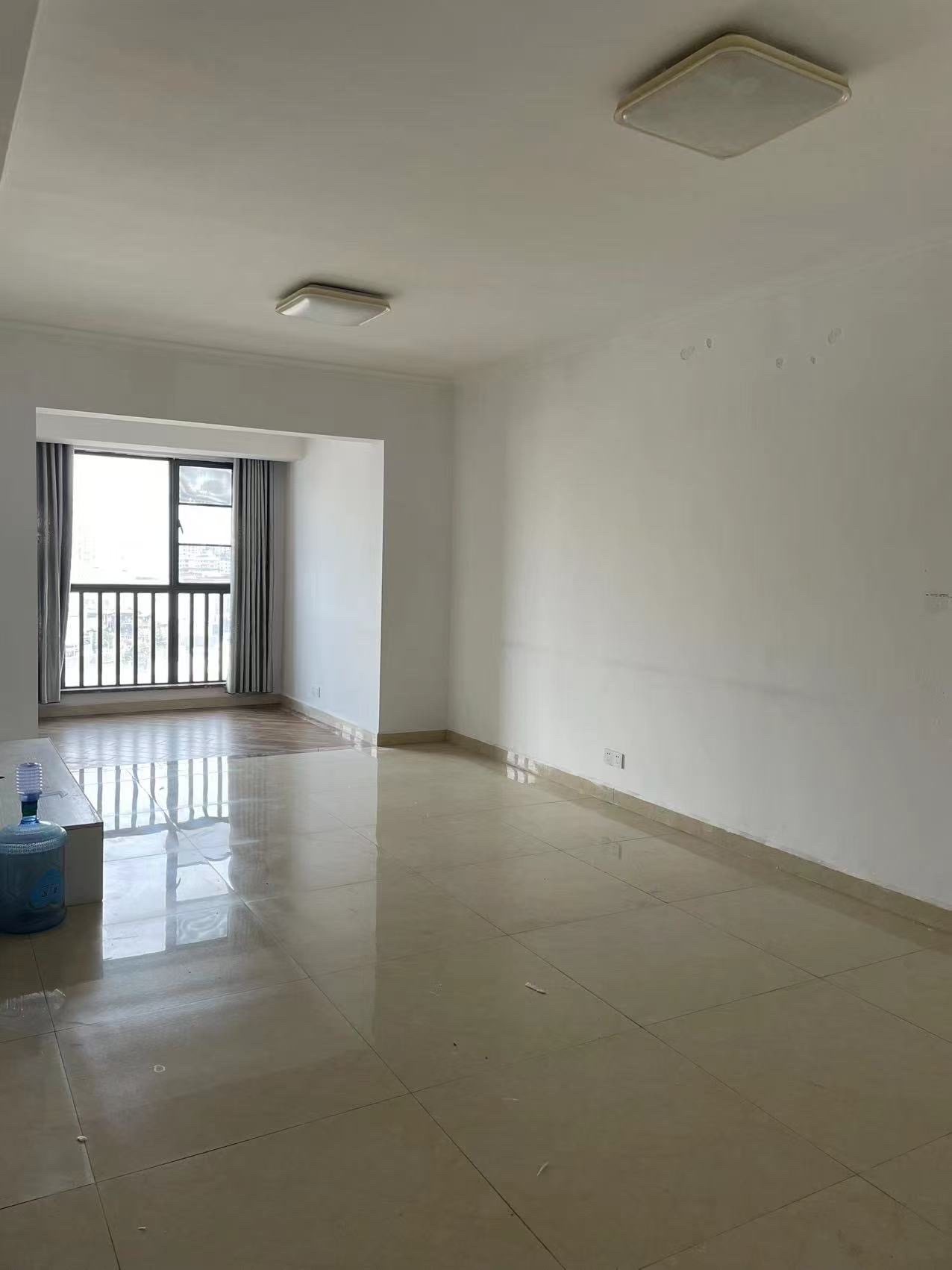 逸臣中央  2室1厅1卫    1500.0元/月室内图