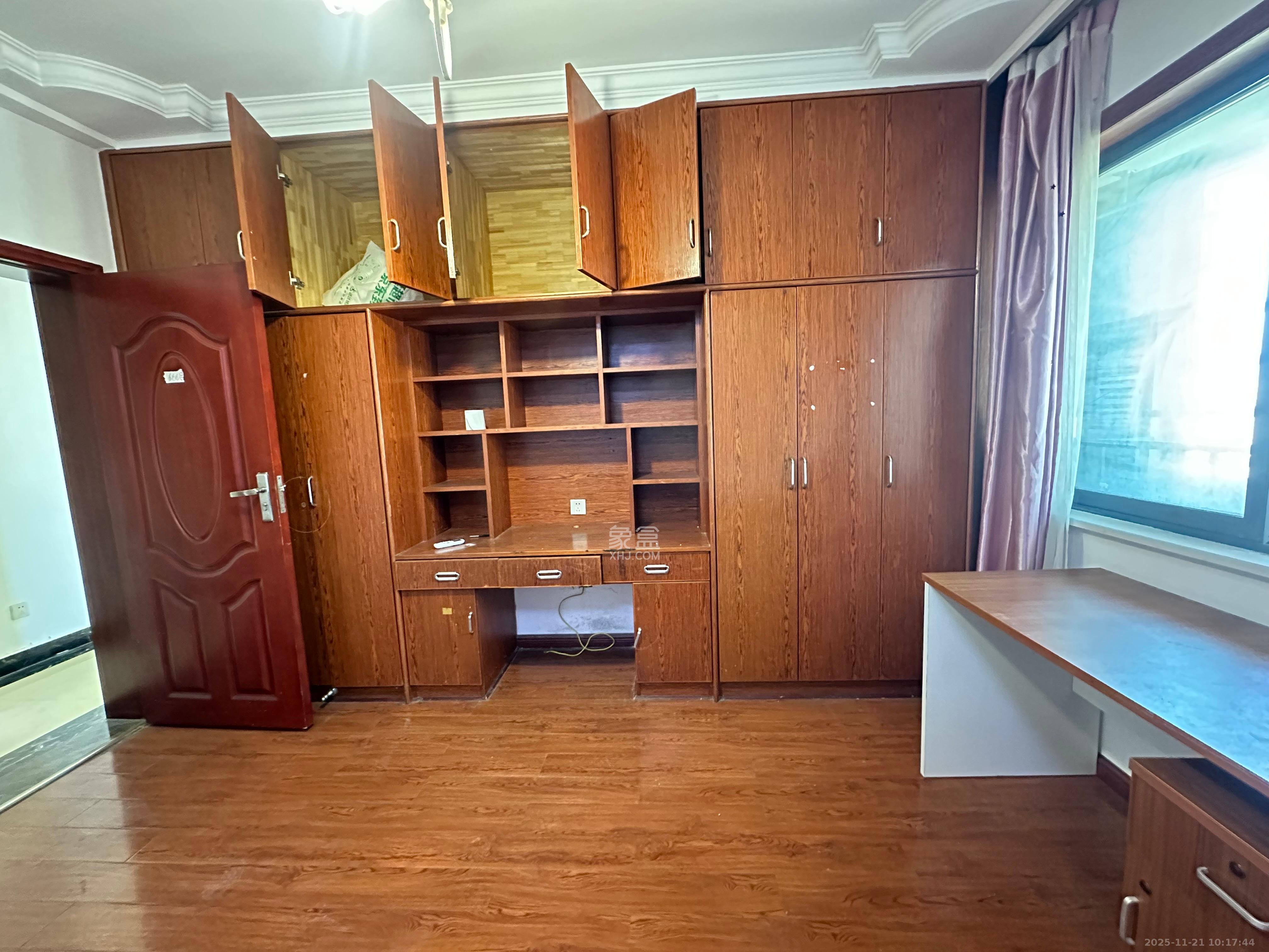 奥克斯广场 3室2厅2卫 3800.0元/月 奥克斯广场 3室2厅2卫 3800.0元/月室内图