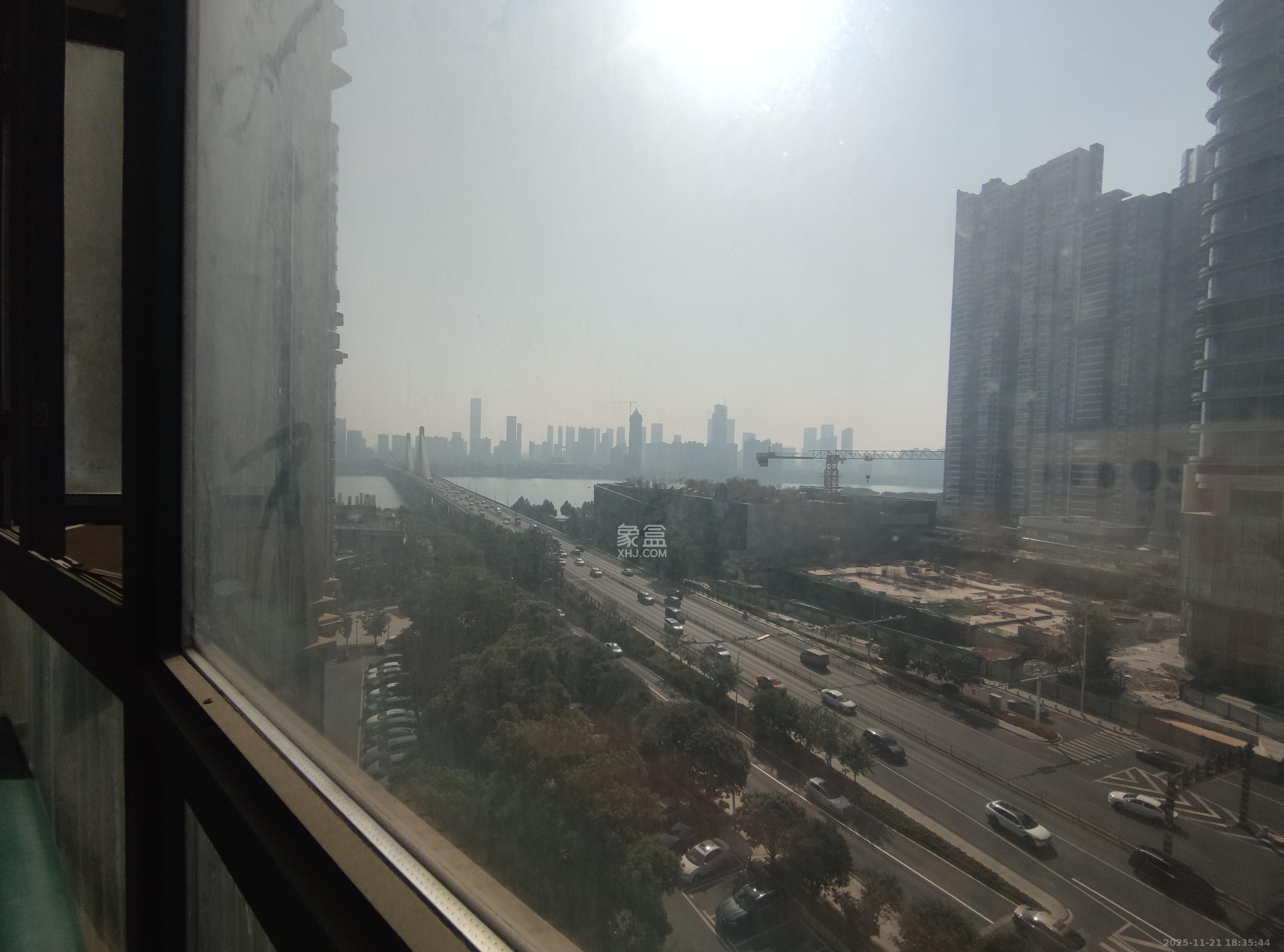 滨江金座 3室2厅2卫 3100.0元/月 滨江金座 3室2厅2卫 3100.0元/月室内图