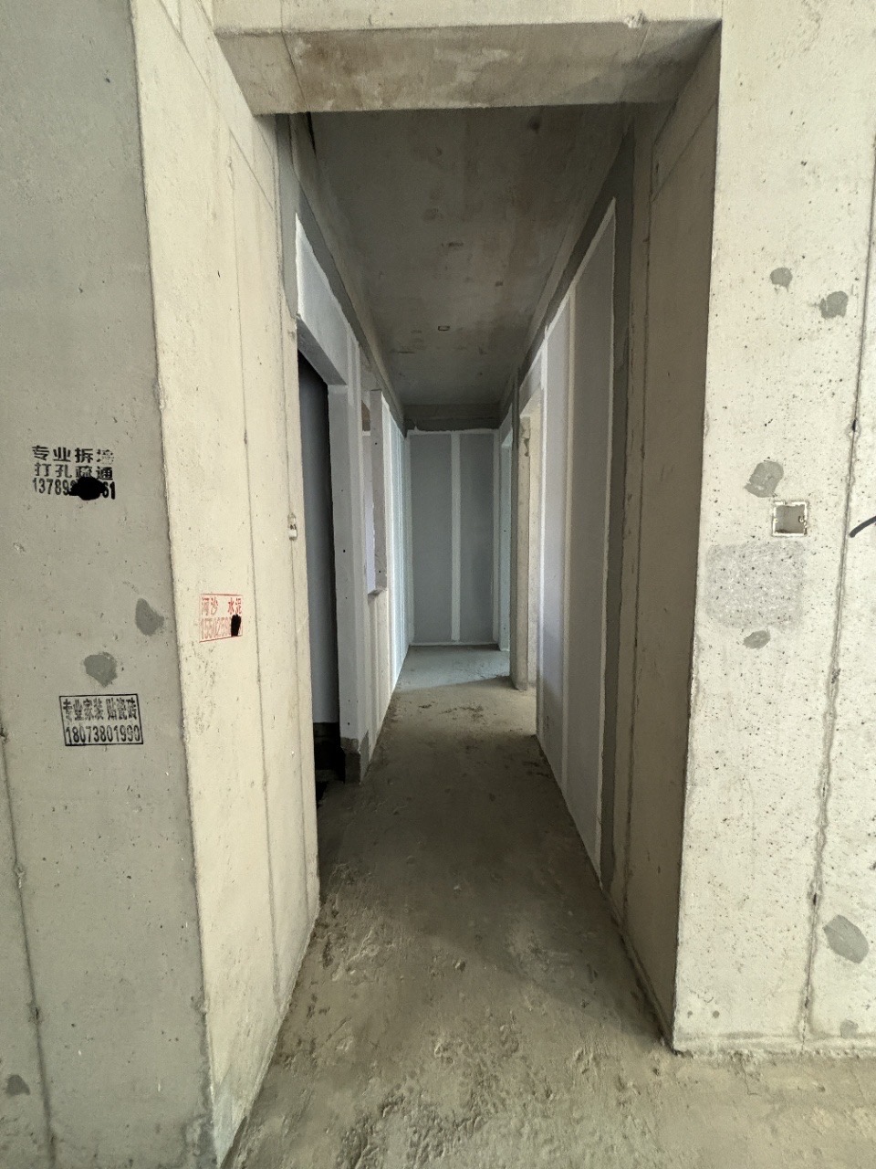 湘中府央玺  4室2厅2卫    73.8万客厅