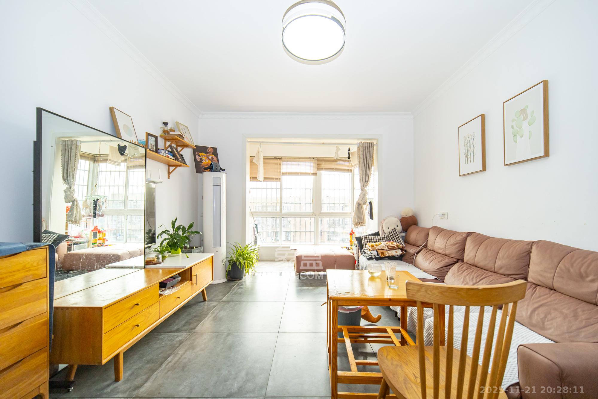 楚天世纪城西苑 3室2厅2卫 62.8万 楚天世纪城西苑 3室2厅2卫 62.8万客厅