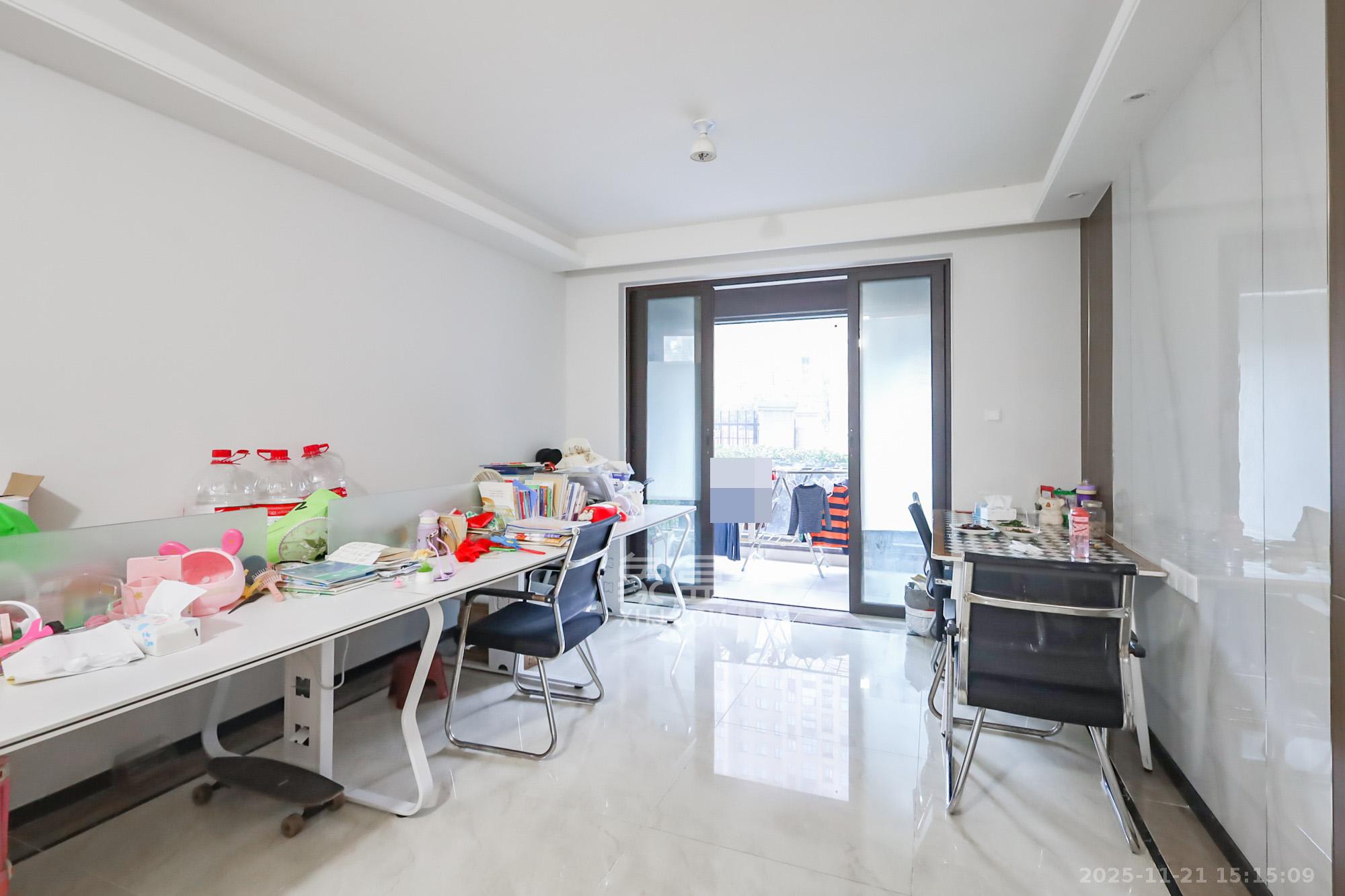 保利海德公园 3室1厅1卫 140.0万 保利海德公园 3室1厅1卫 140.0万客厅