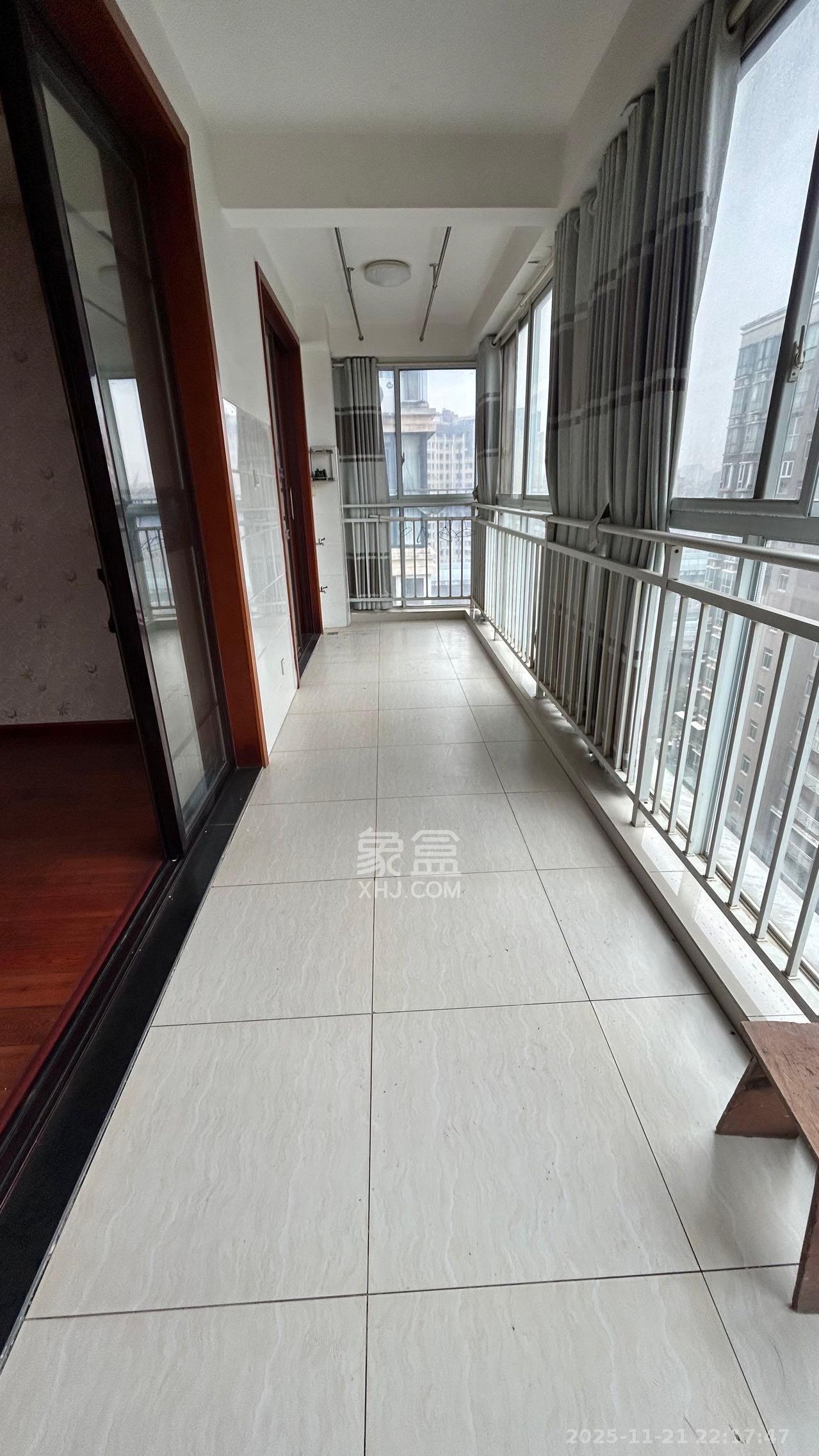 德泽苑 4室2厅2卫 1750.0元/月 德泽苑 4室2厅2卫 1750.0元/月室内图