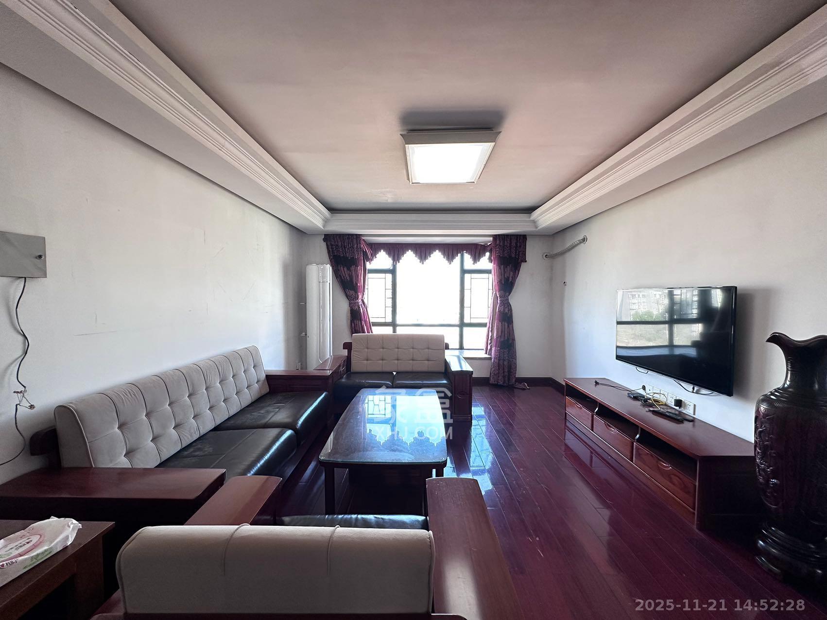 富景园  2室1厅1卫    2400.0元/月室内图