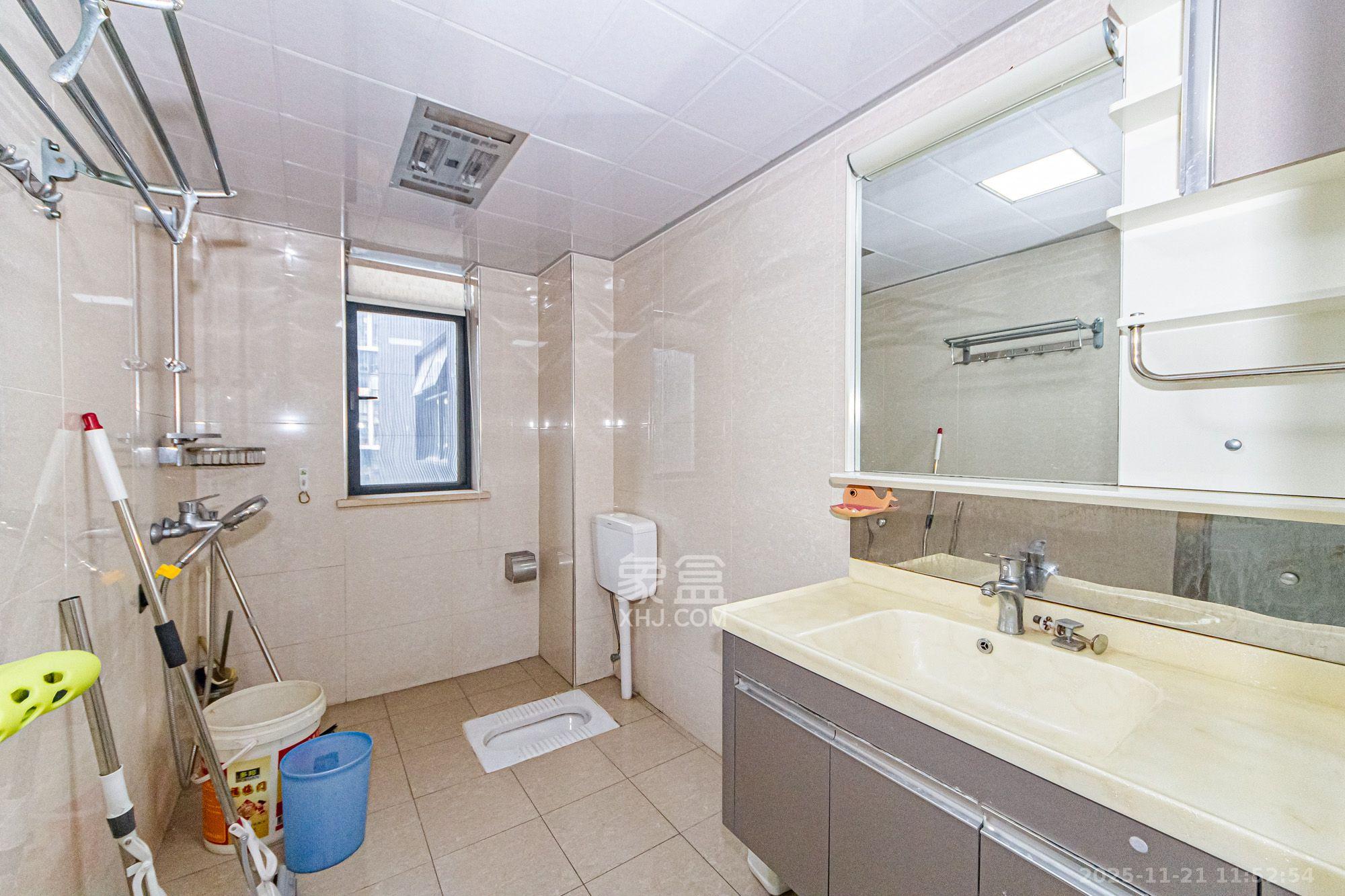 滨江君悦香邸 3室2厅2卫 3200.0元/月 滨江君悦香邸 3室2厅2卫 3200.0元/月室内图