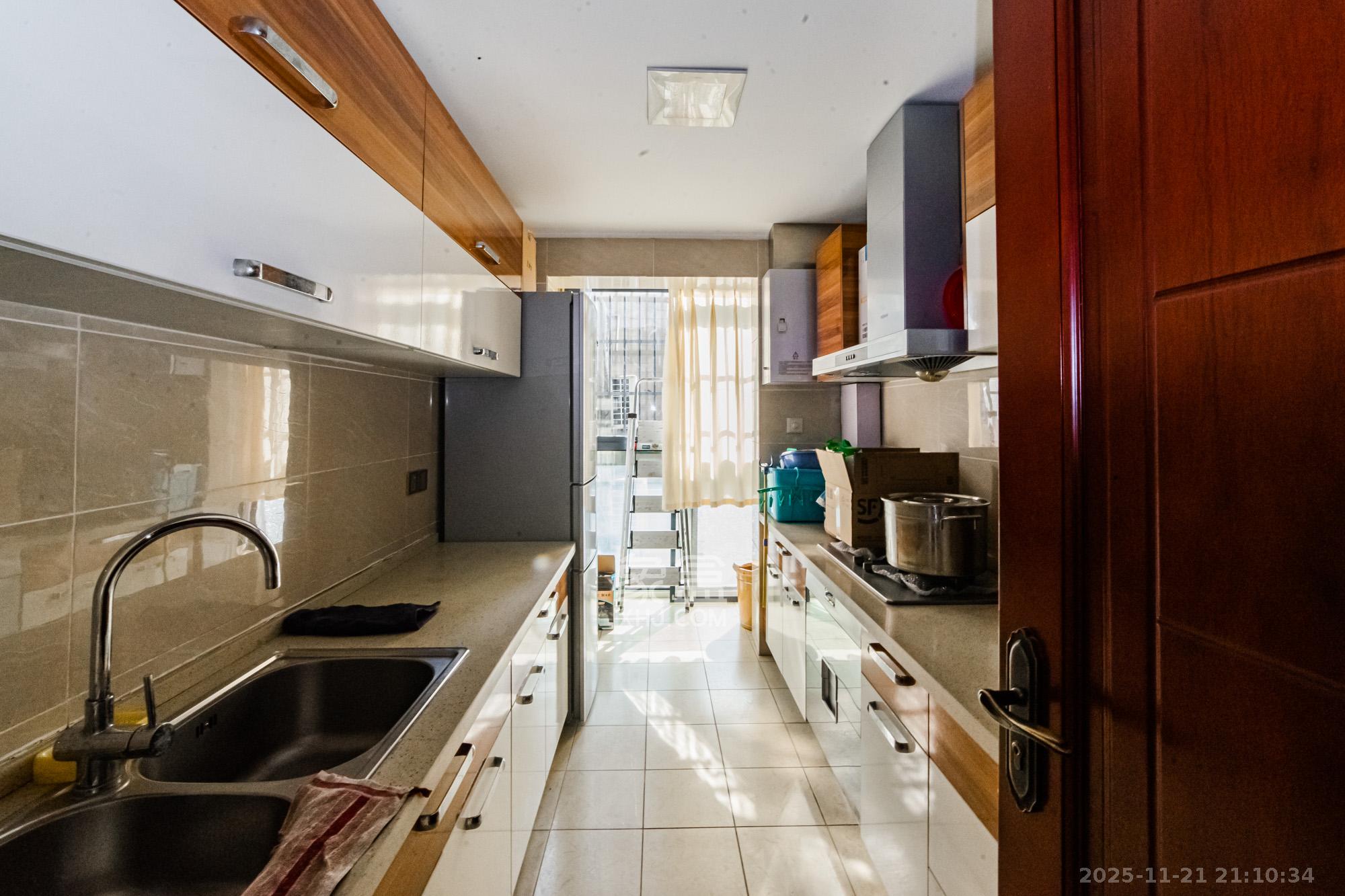 湘江世纪城临江苑  4室2厅2卫    159.0万厨房