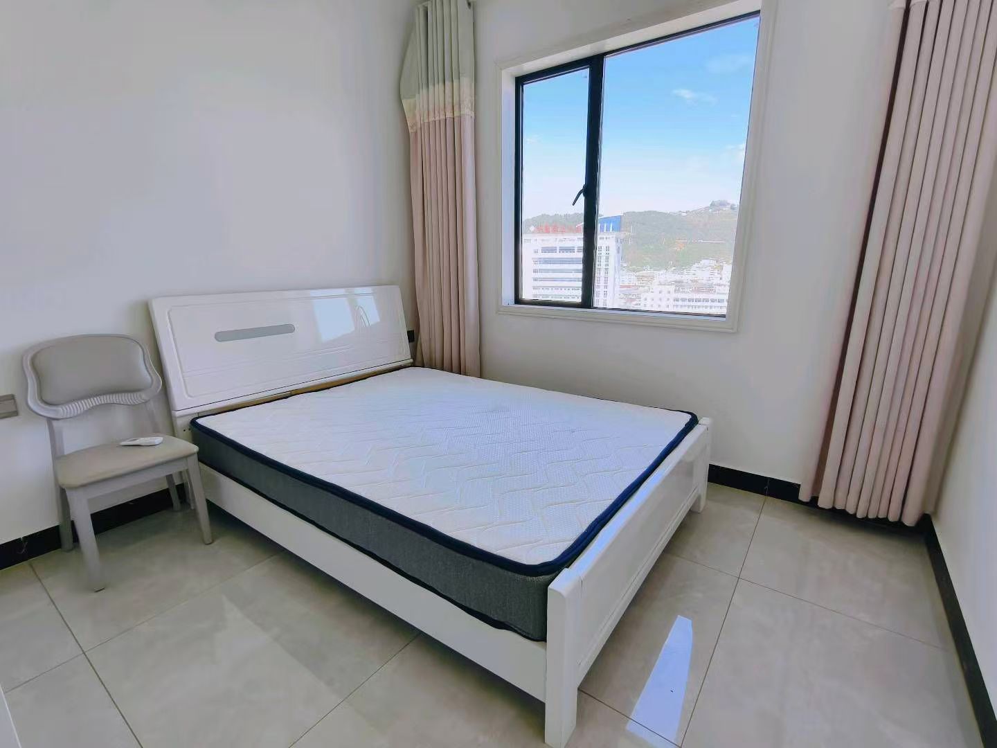 泊富广场  3室2厅1卫    68.0万客厅