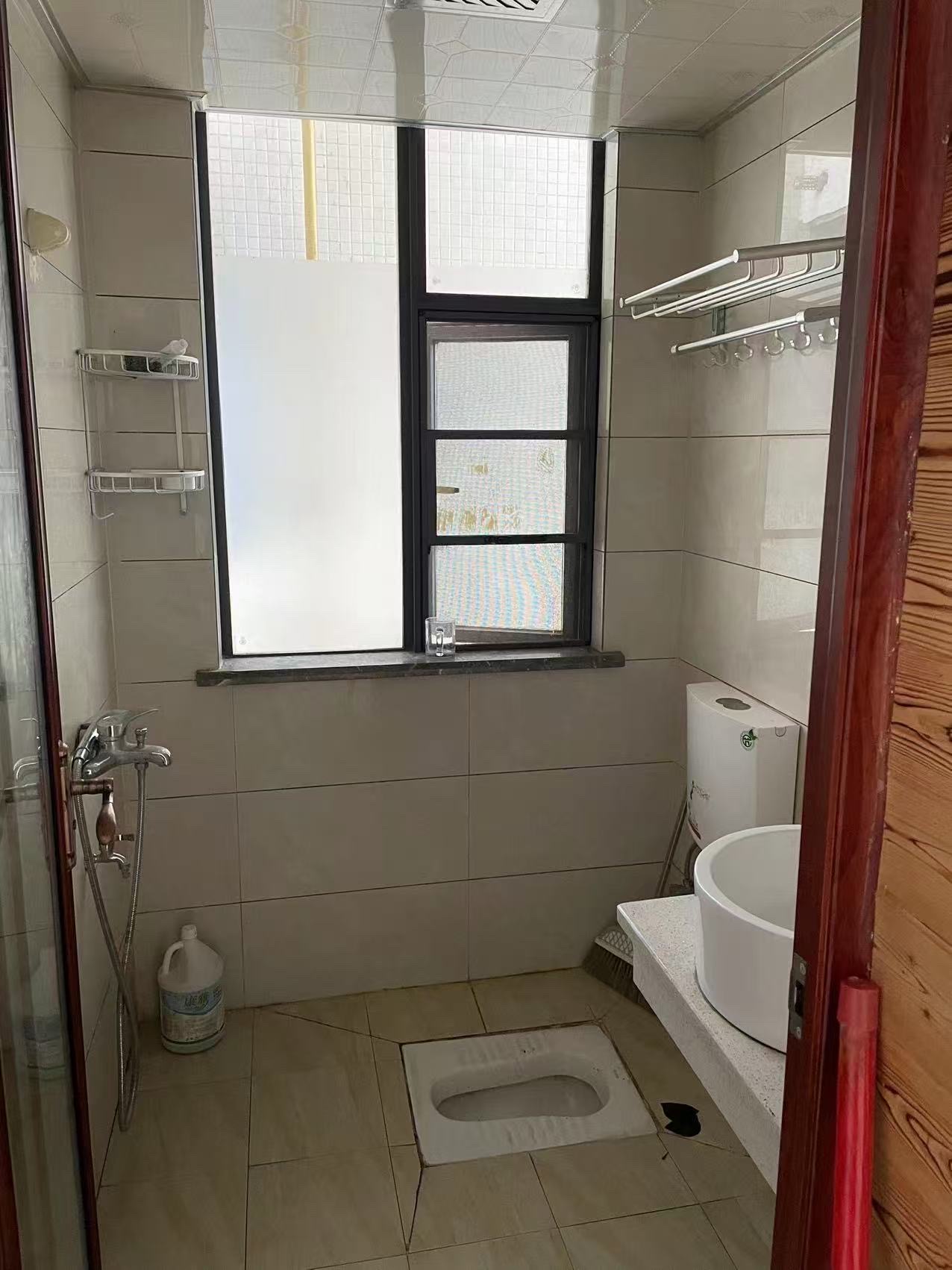 逸臣中央 2室1厅1卫 1500.0元/月 逸臣中央 2室1厅1卫 1500.0元/月室内图