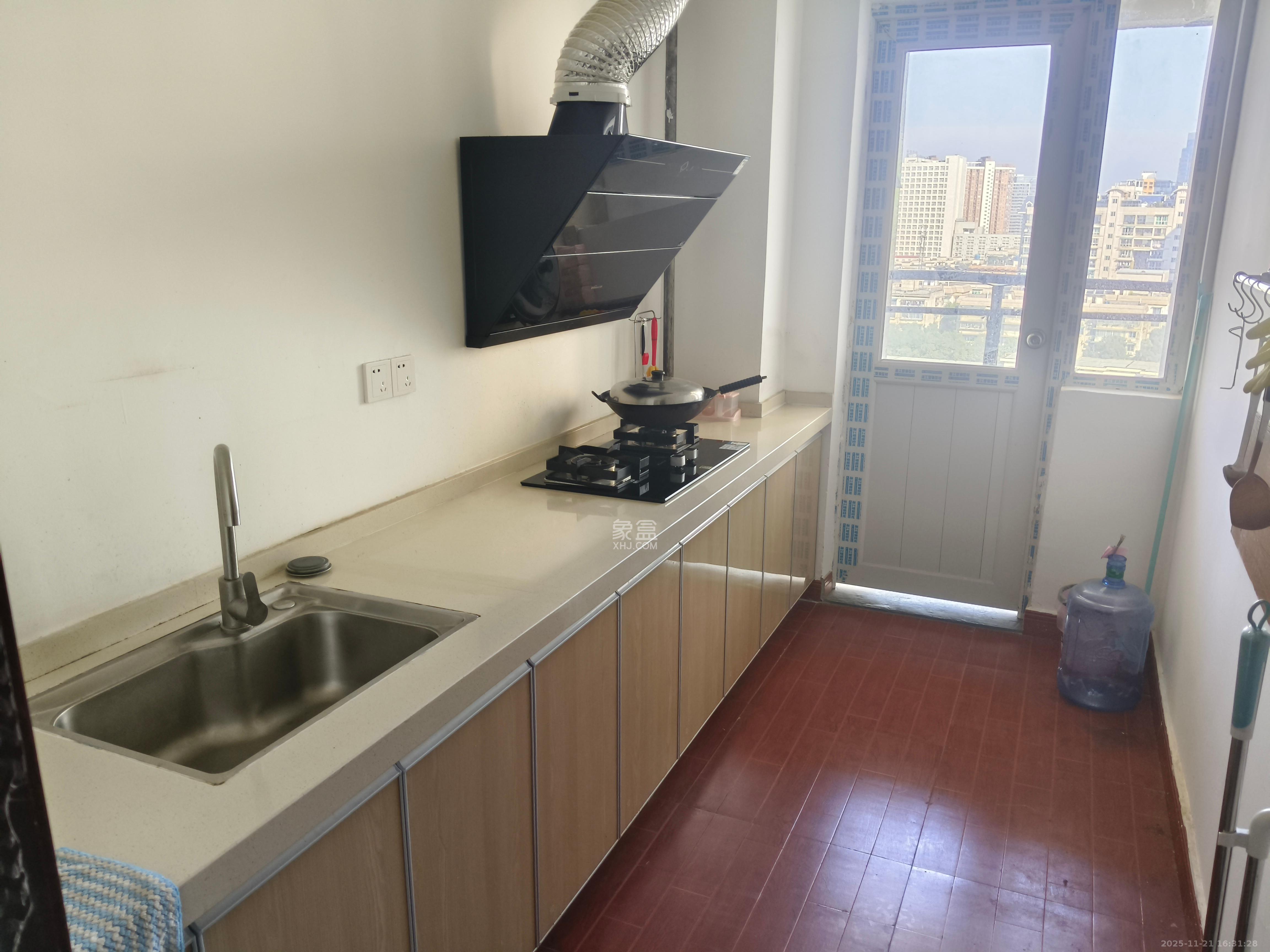 钱隆首府(福晟御园)  3室2厅2卫    2200.0元/月室内图1