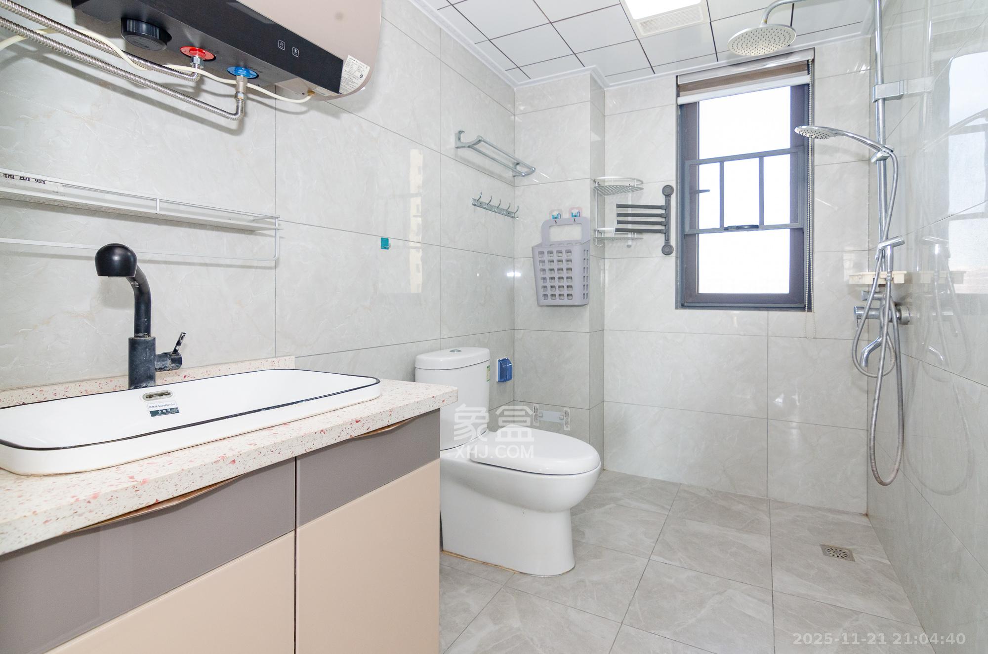 中粮鸿云 3室2厅2卫 81.8万 中粮鸿云 3室2厅2卫 81.8万卫生间