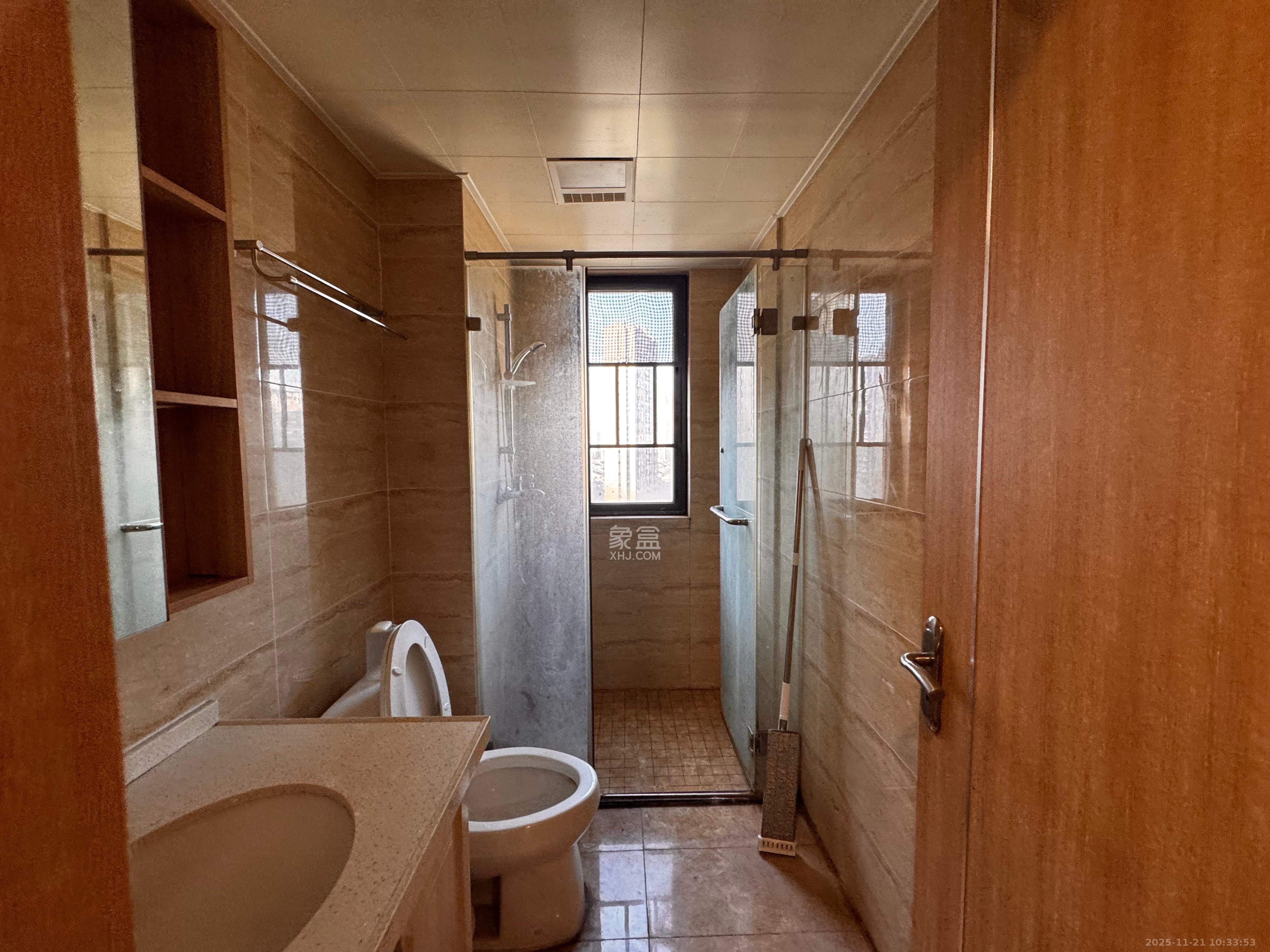 万润滨江天著 4室2厅2卫 2200.0元/月 万润滨江天著 4室2厅2卫 2200.0元/月室内图