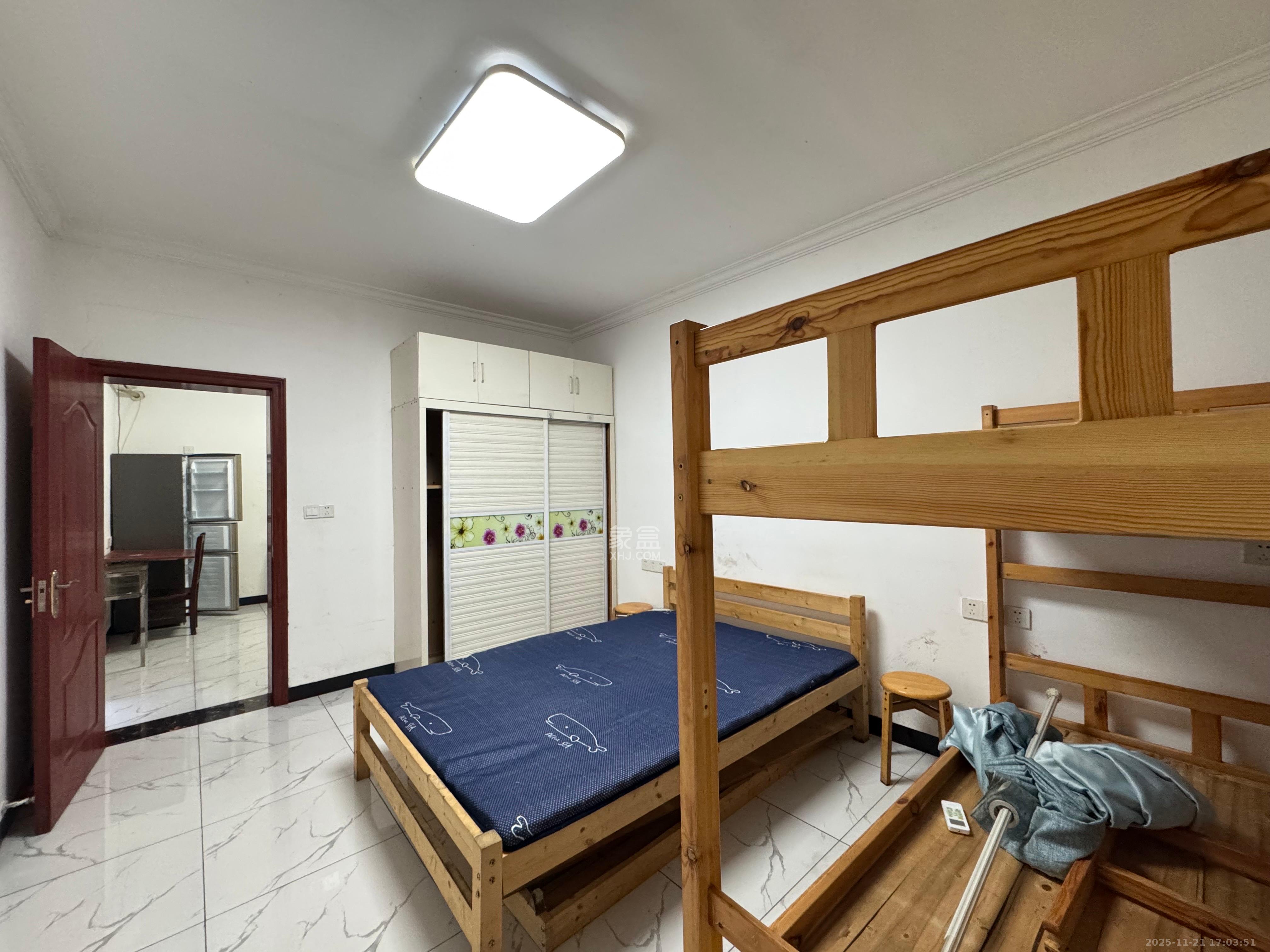 曾家湾小区  1室1厅1卫    1300.0元/月室内图