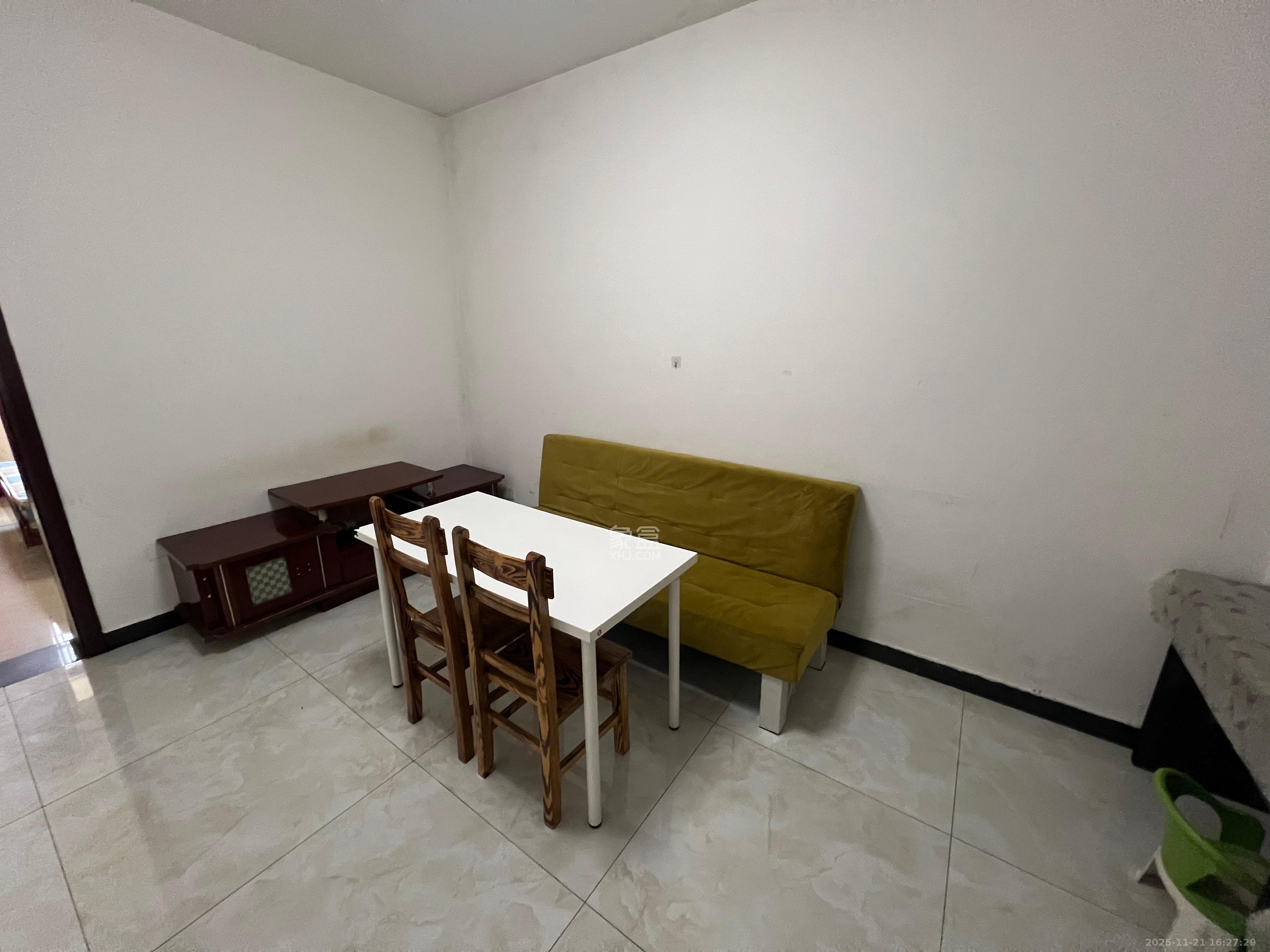 岳北社区 1室1厅1卫 1400.0元/月 岳北社区 1室1厅1卫 1400.0元/月室内图