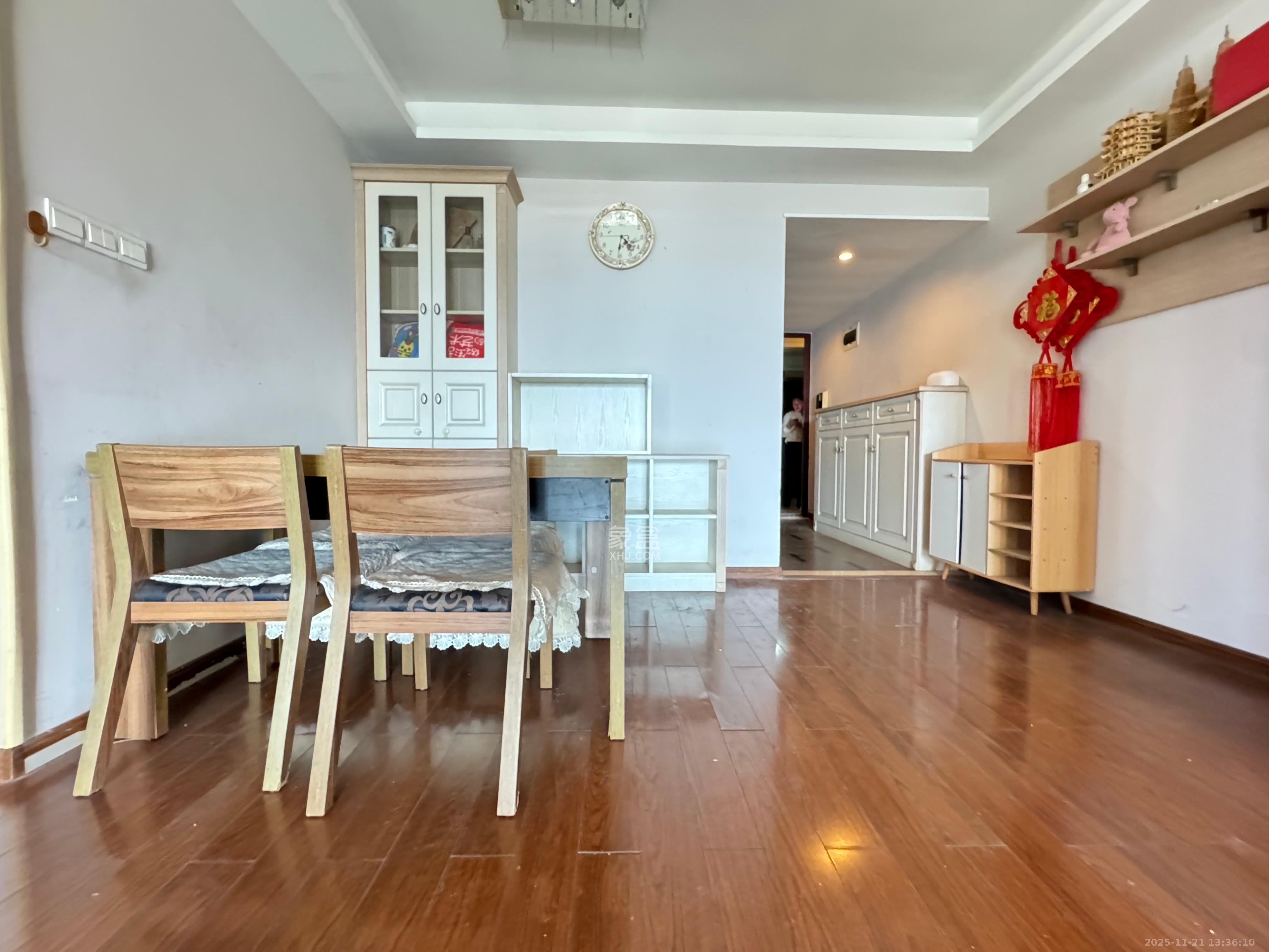 万科城 3室2厅1卫 2500.0元/月 万科城 3室2厅1卫 2500.0元/月室内图