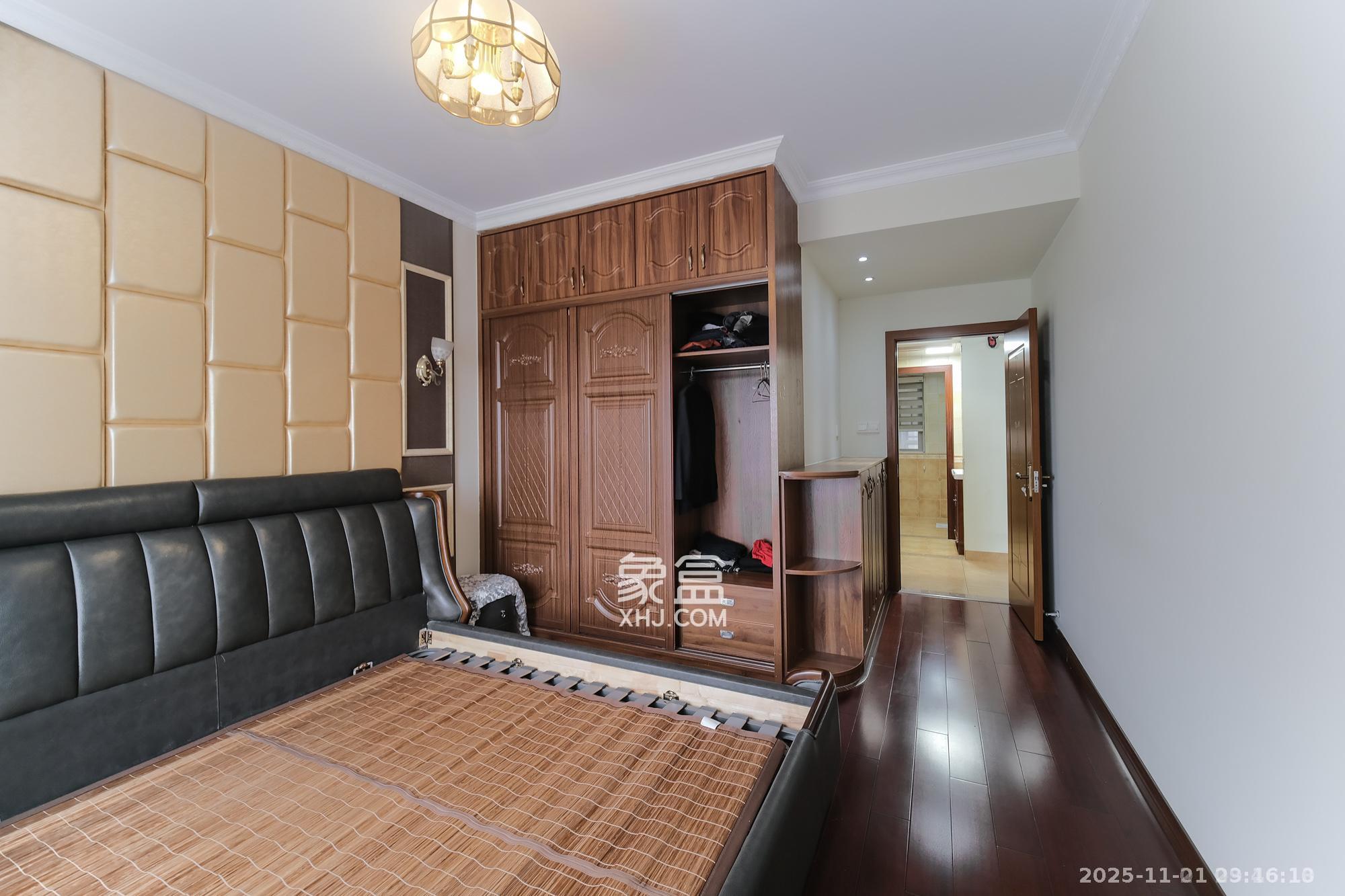 荣盛花语城 3室2厅1卫 2400.0元/月 荣盛花语城 3室2厅1卫 2400.0元/月室内图