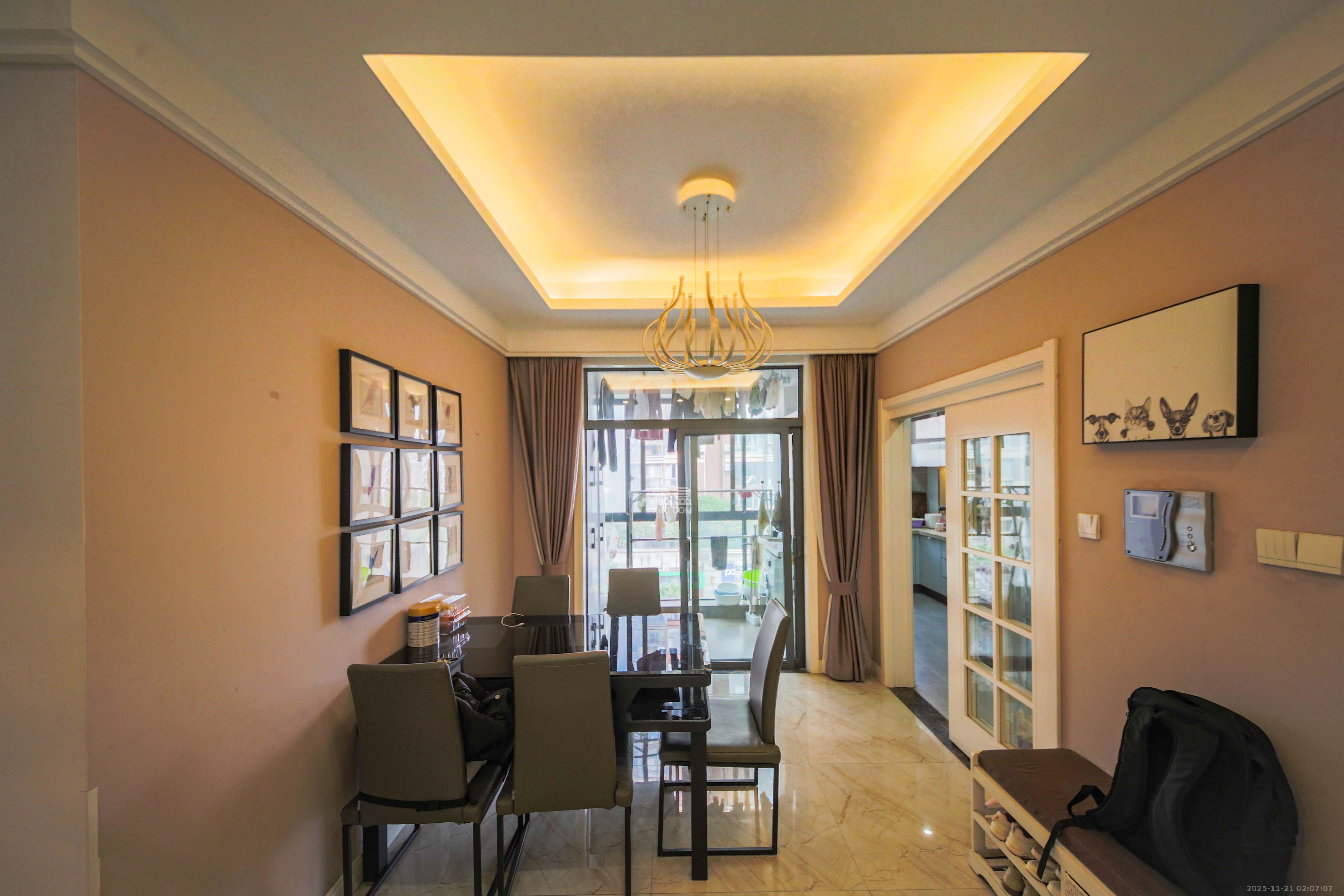 奥林匹克花园 2室2厅2卫 85.0万 奥林匹克花园 2室2厅2卫 85.0万客厅