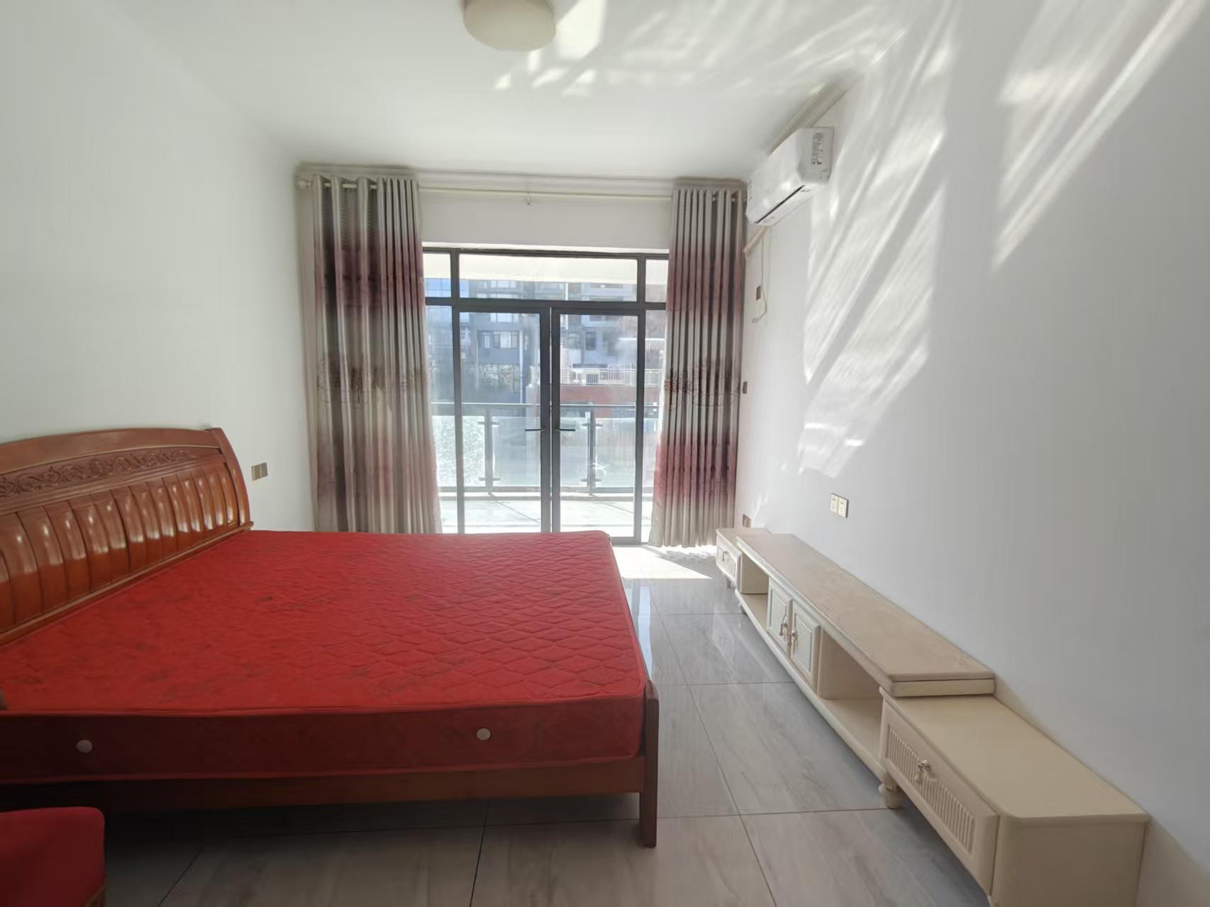 会龙山溪谷(住宅) 1室1厅1卫 1000.0元/月 会龙山溪谷(住宅) 1室1厅1卫 1000.0元/月室内图