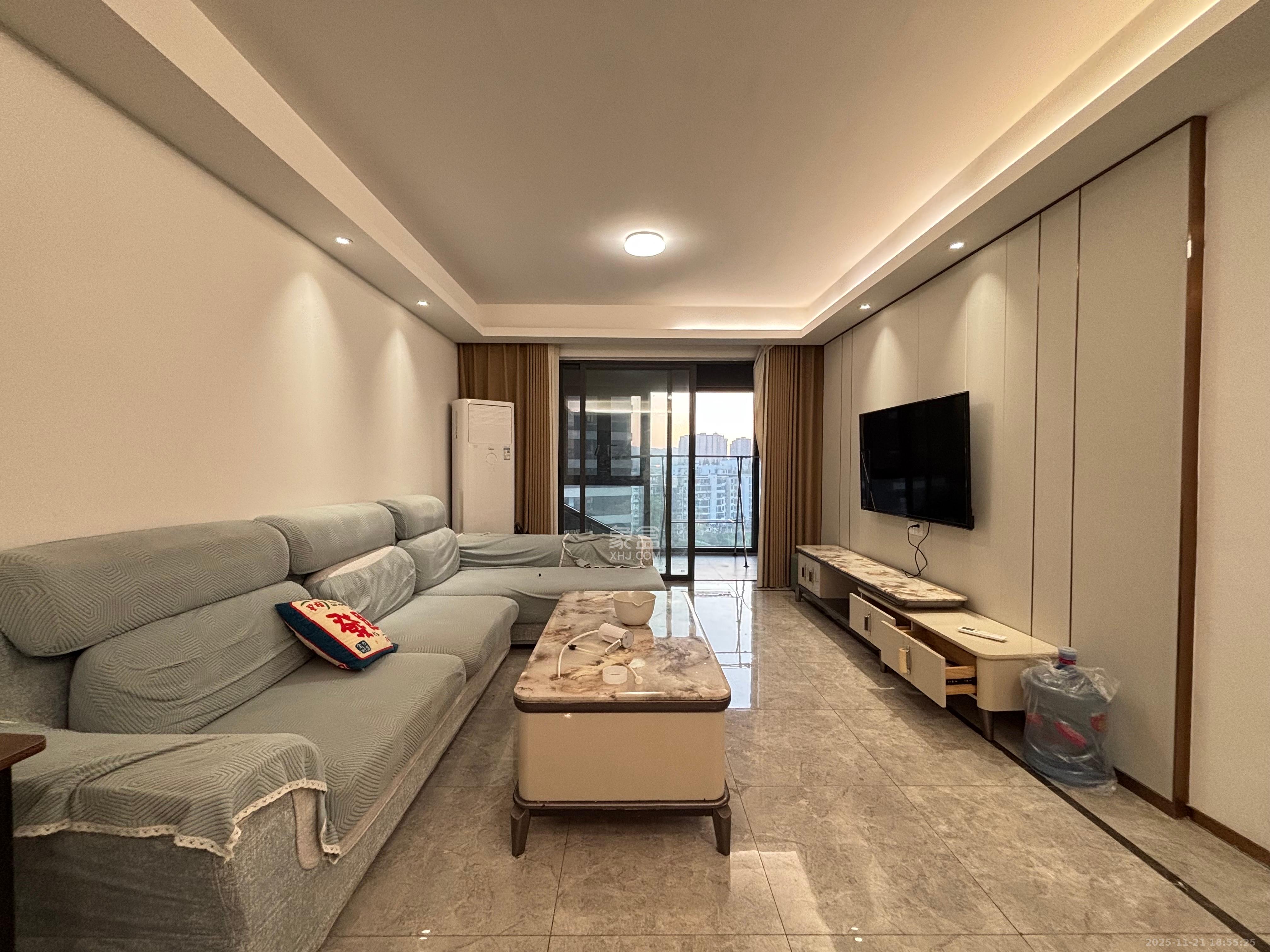 旭辉都会山  3室2厅2卫    3700.0元/月