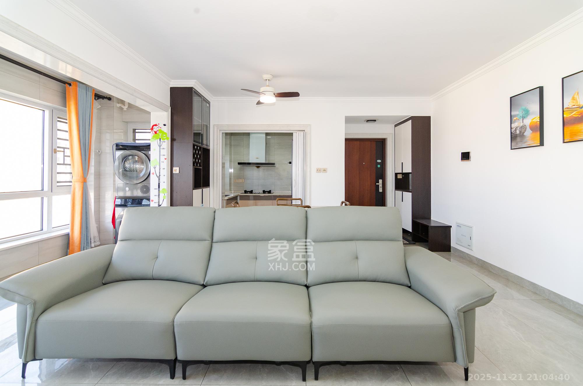 中粮鸿云  3室2厅2卫    81.8万客厅