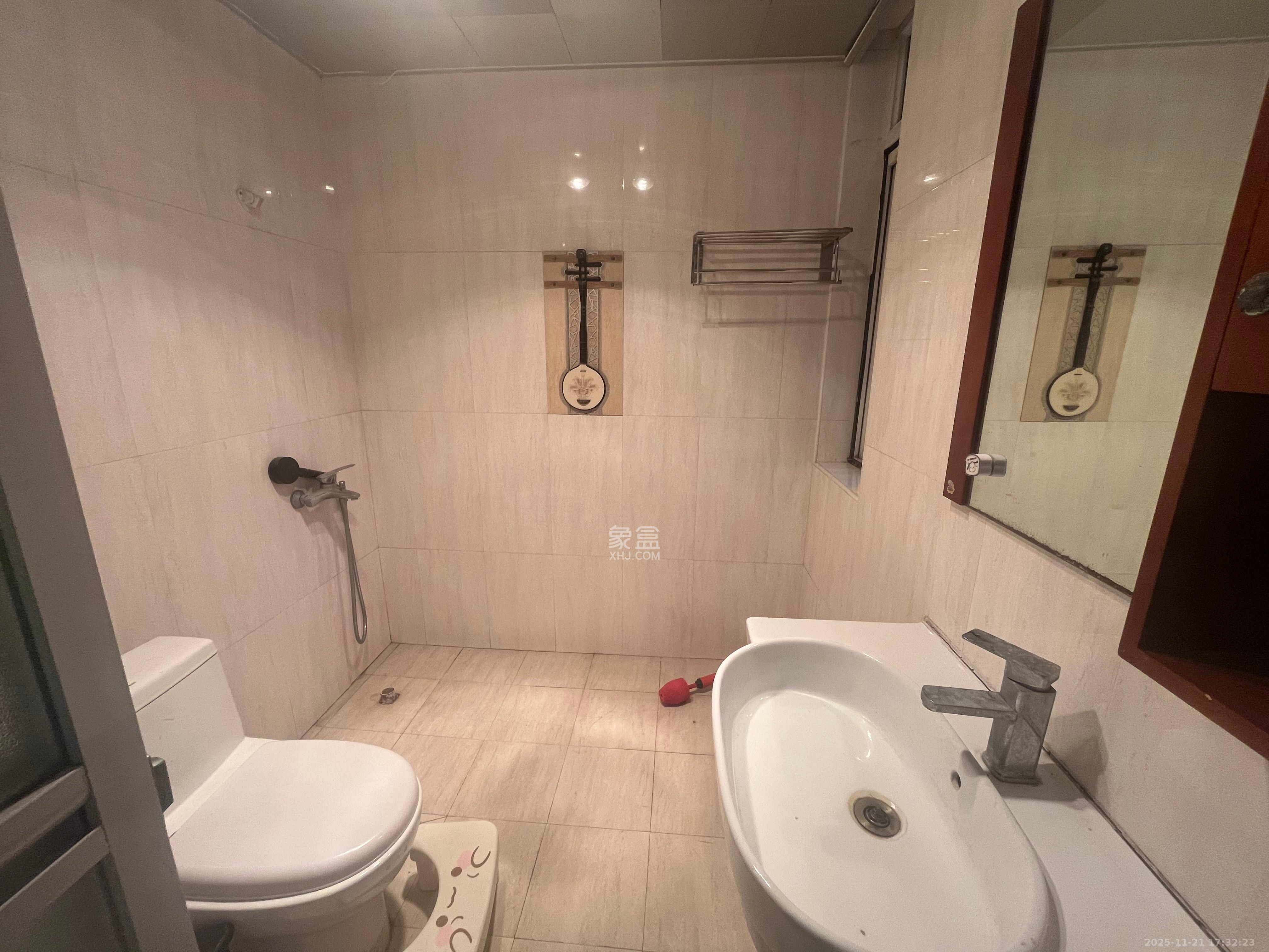 一品东庭 3室2厅2卫 2400.0元/月 一品东庭 3室2厅2卫 2400.0元/月室内图