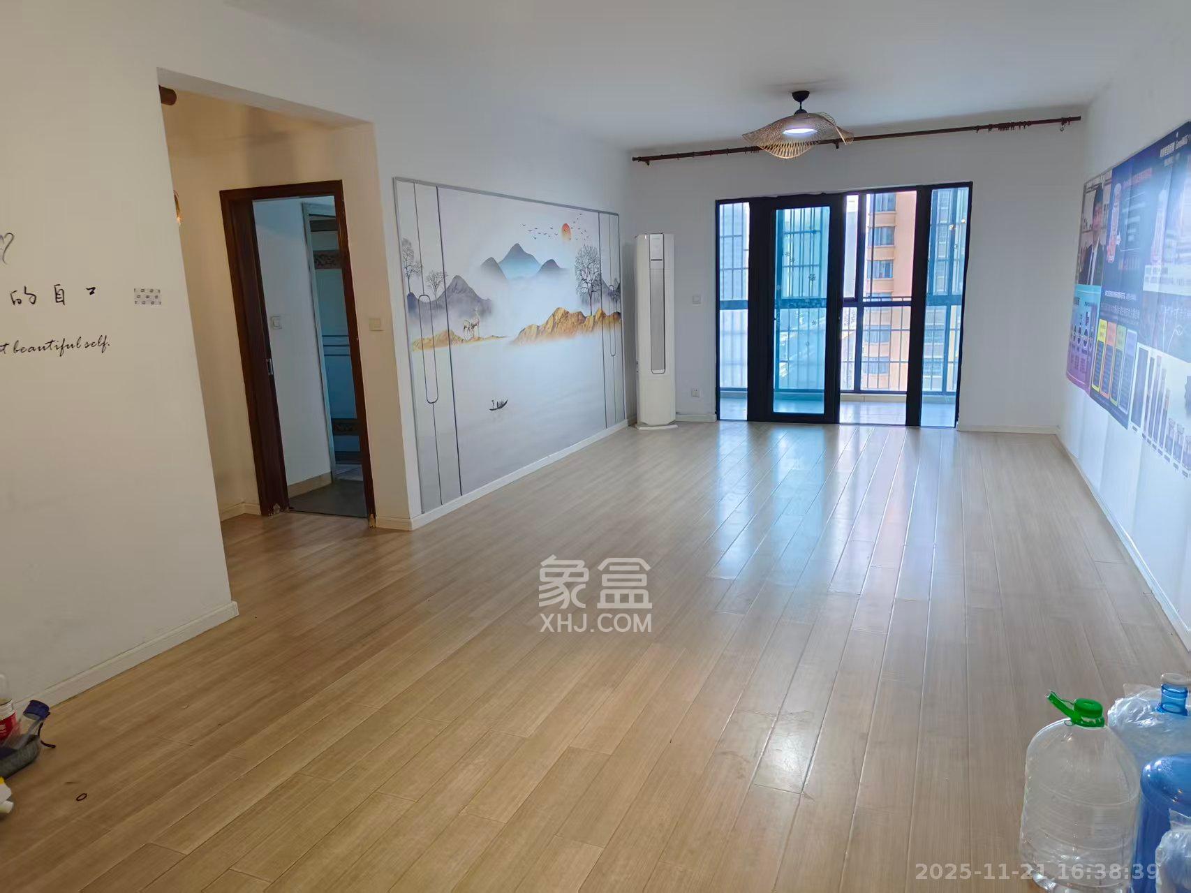 华城广场  3室2厅2卫    4000.0元/月室内图