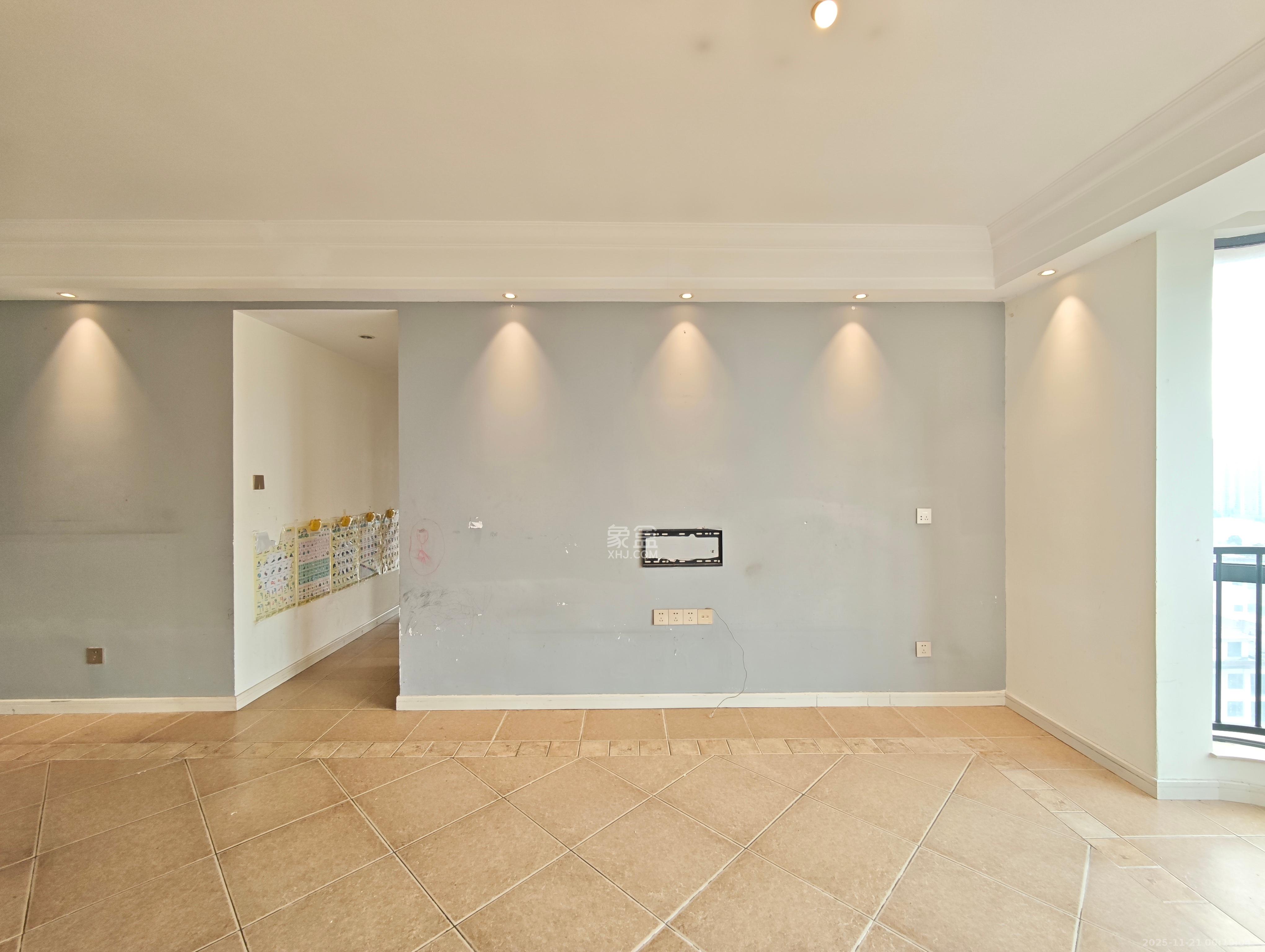 保利城（中航城国际社区、郡原美村）  3室2厅2卫    80.0万客厅