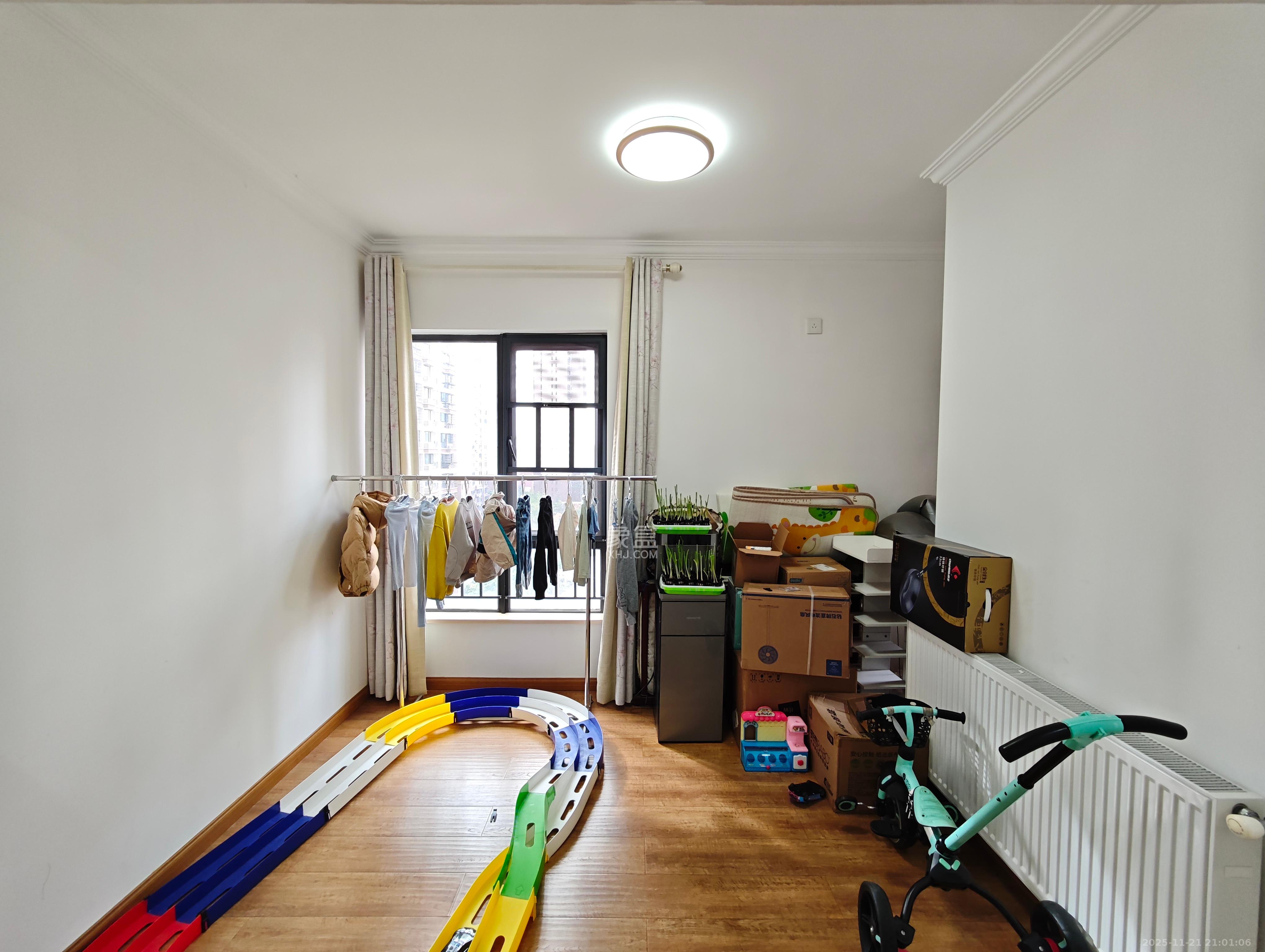 保利城（中航城国际社区、郡原美村）  4室2厅2卫    88.0万卧室