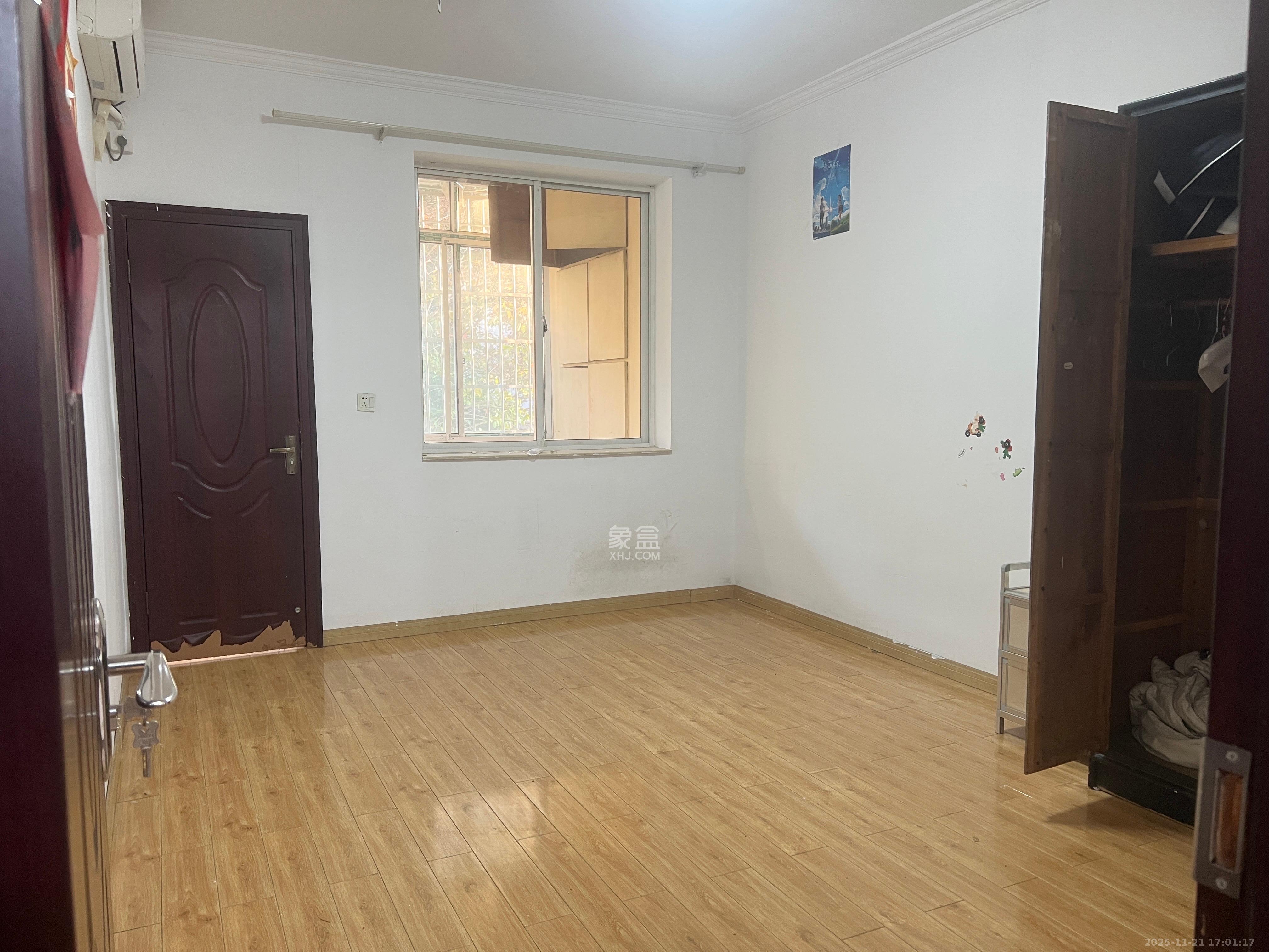 红龙庙小区 3室2厅1卫 2200.0元/月 红龙庙小区 3室2厅1卫 2200.0元/月室内图