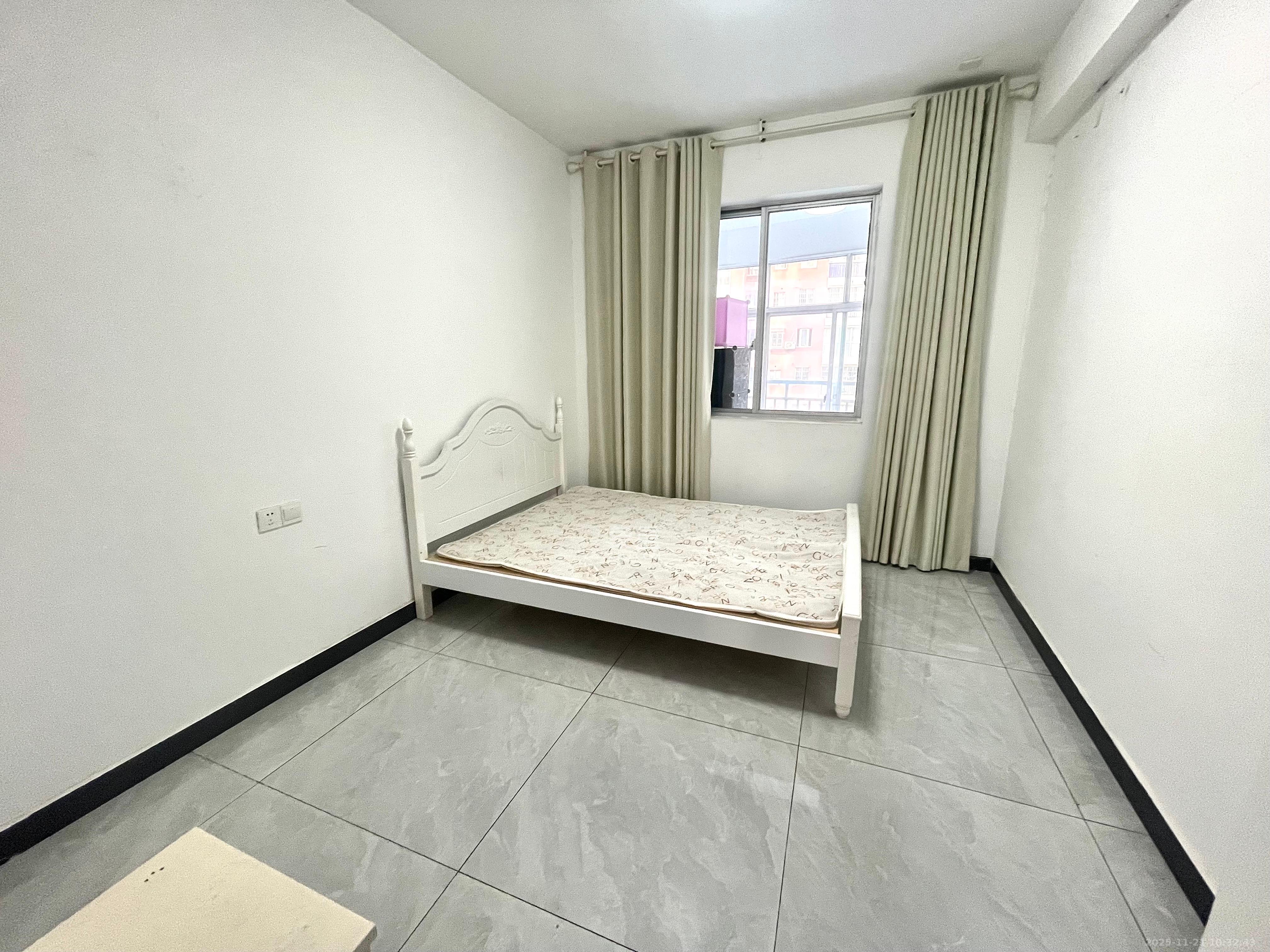 湘楚家园  3室2厅2卫    1500.0元/月室内图