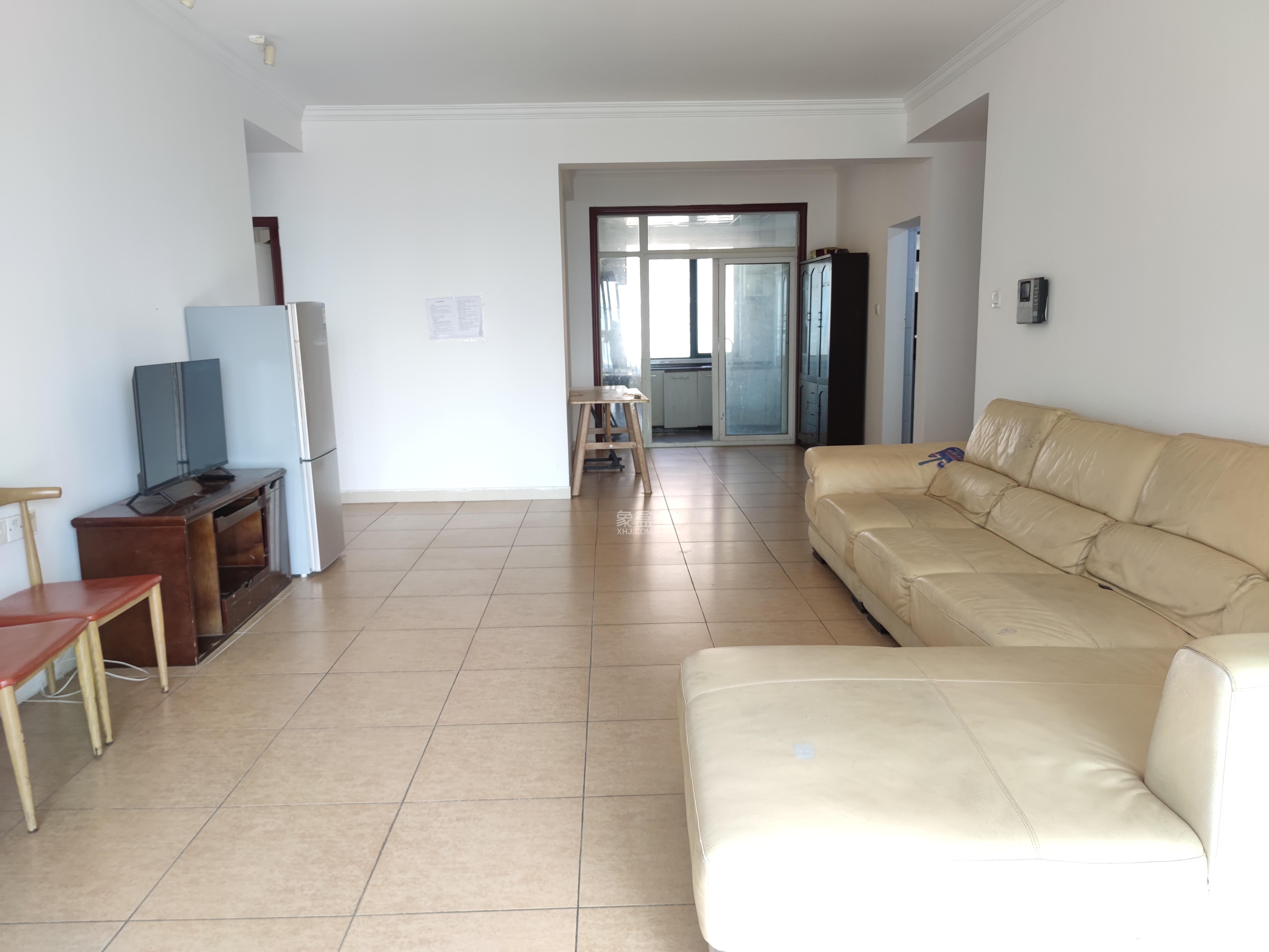 滨江金座  3室2厅2卫    3100.0元/月