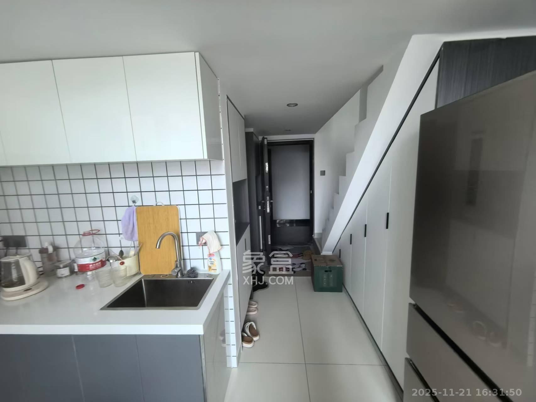 天麓轻奢国际  1室1厅1卫    1600.0元/月