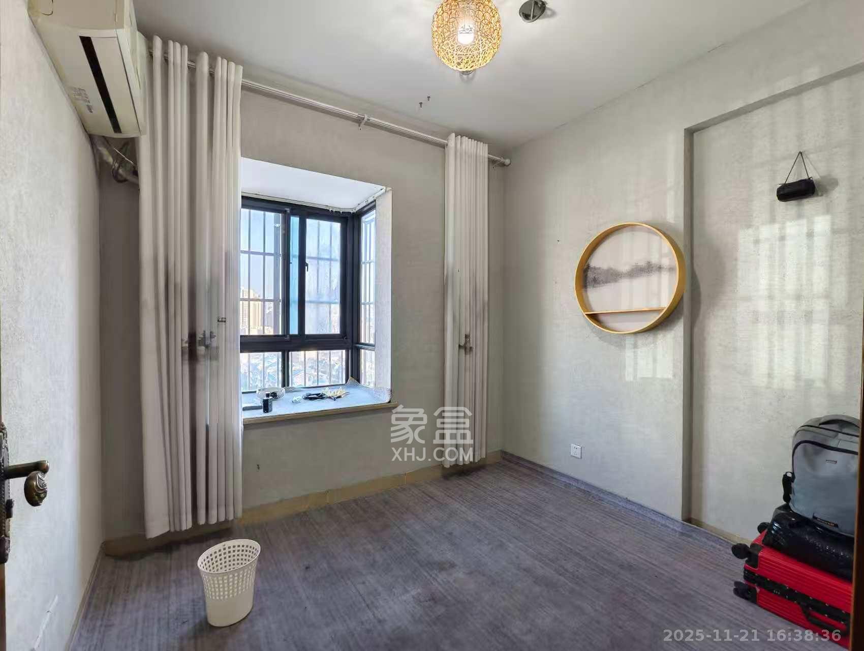 华城广场  3室2厅2卫    4000.0元/月室内图