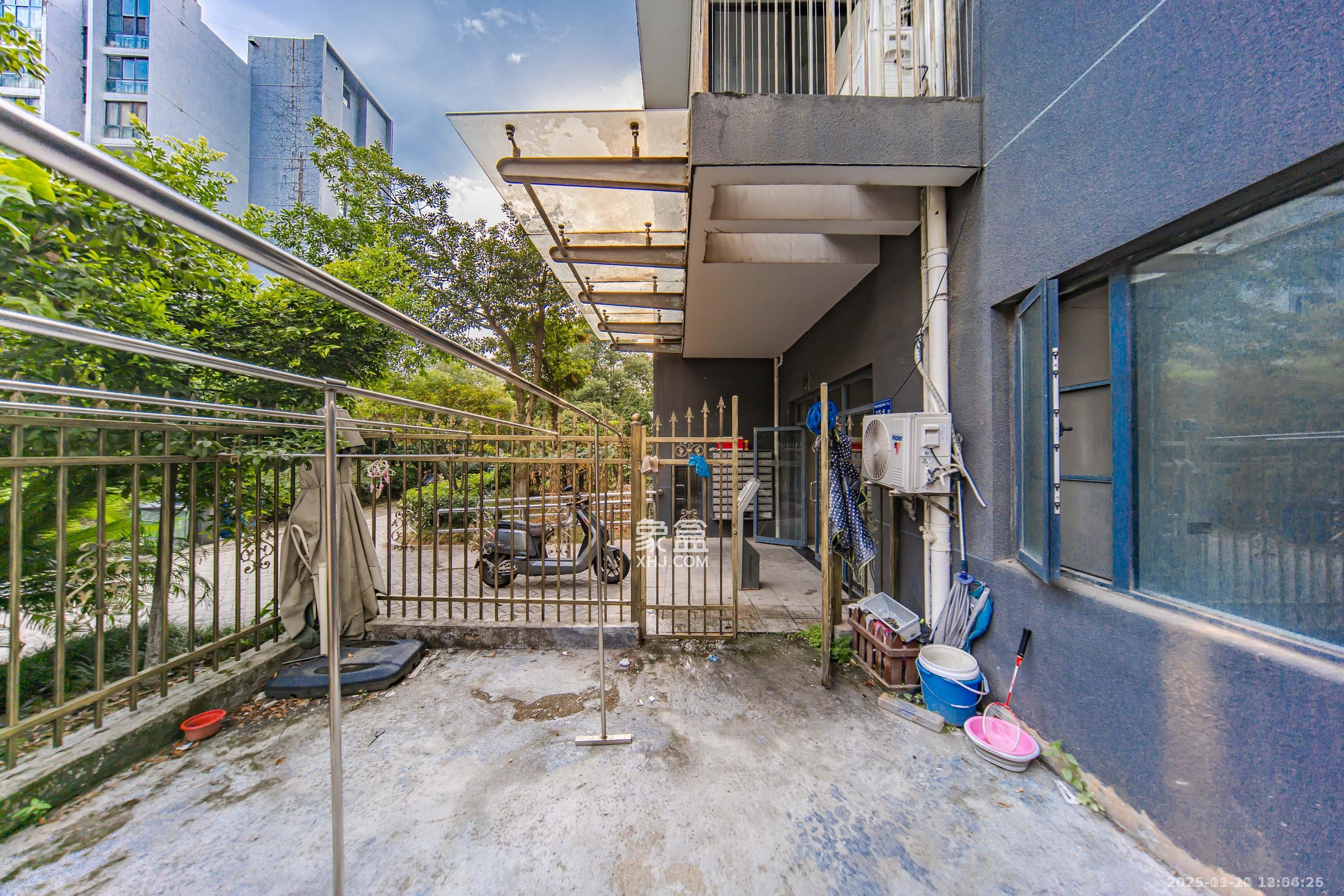 阳光100三期  3室2厅1卫    2800.0元/月室内图