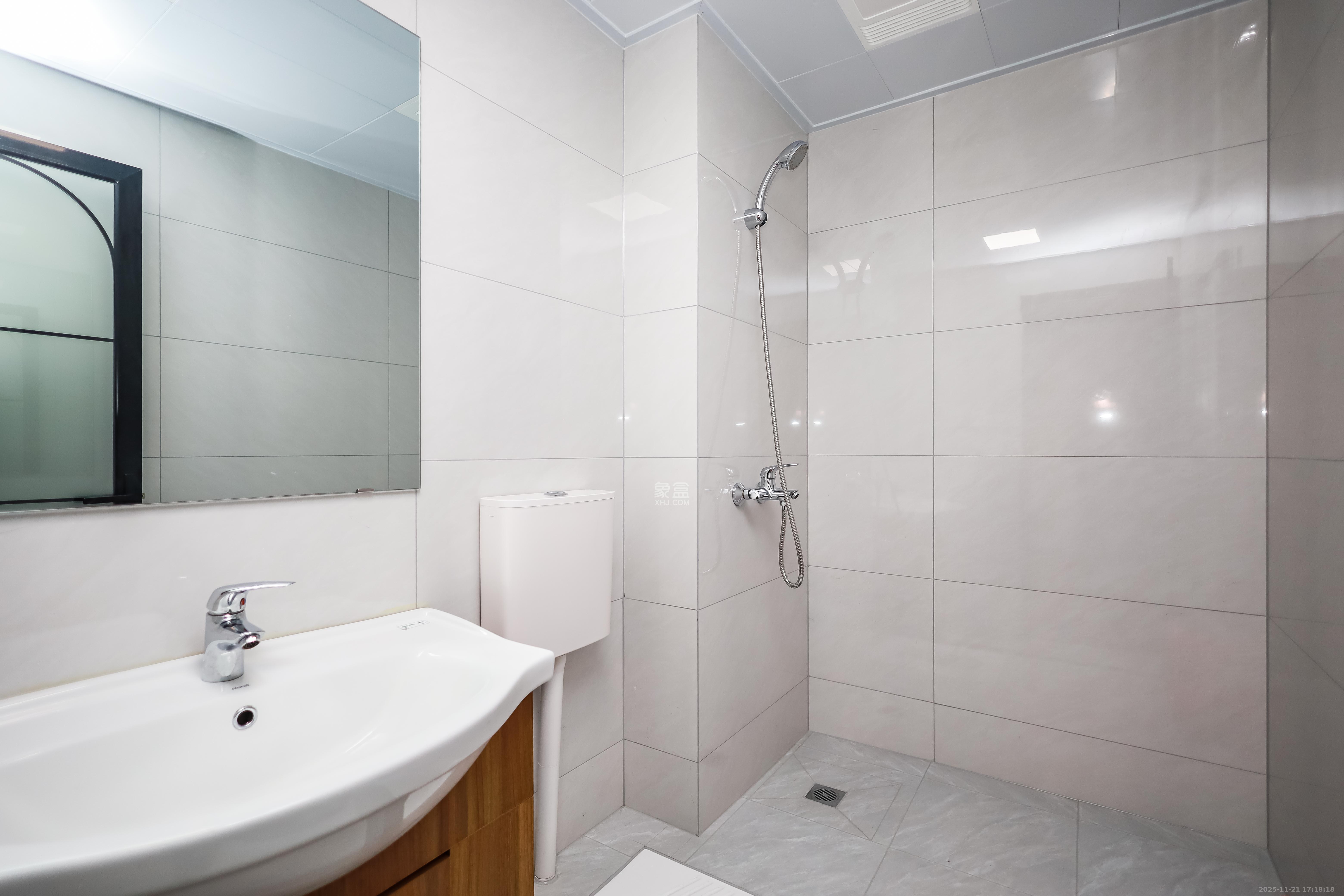 麓谷小镇  3室2厅1卫    52.0万卫生间