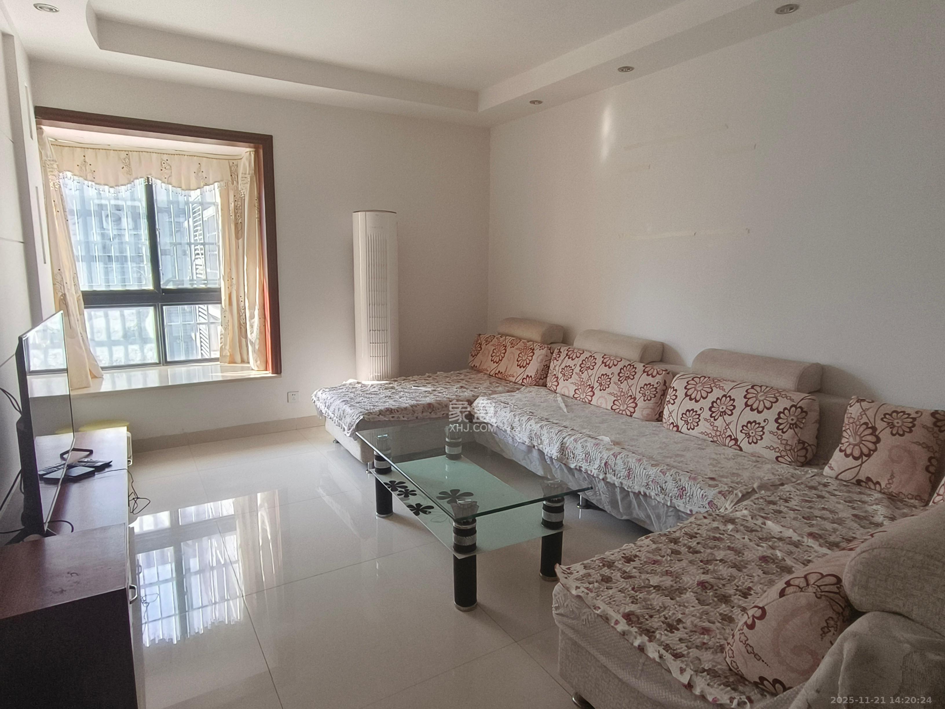 尚都花园城  3室2厅2卫    1800.0元/月室内图1