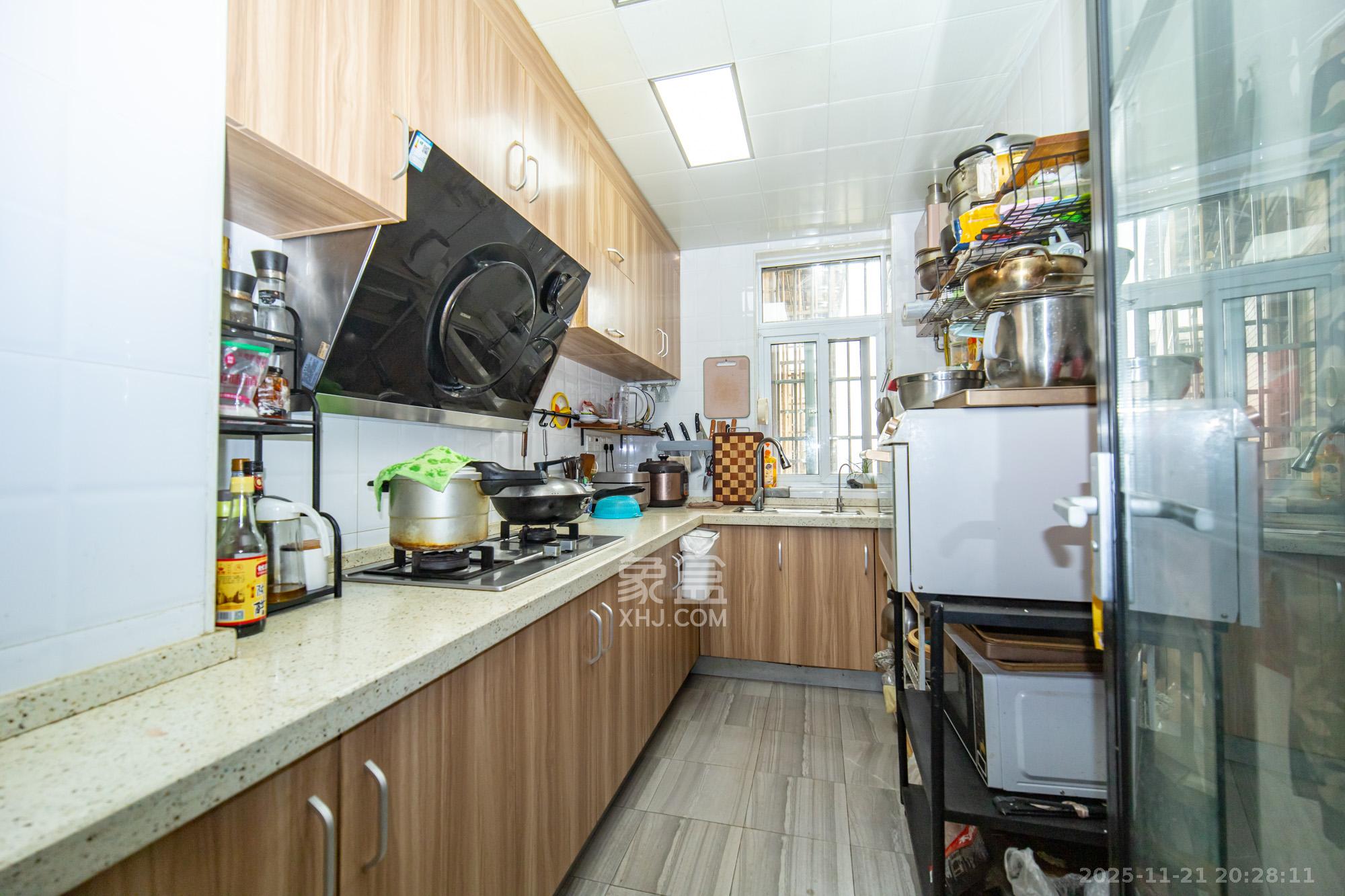 楚天世纪城西苑 3室2厅2卫 62.8万 楚天世纪城西苑 3室2厅2卫 62.8万厨房