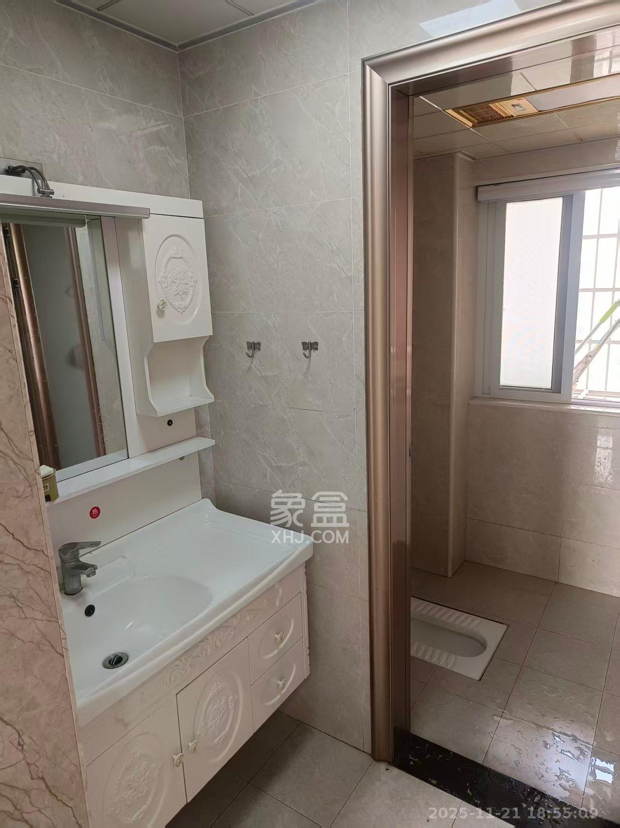 嘉顺苑 3室2厅2卫 2500.0元/月 嘉顺苑 3室2厅2卫 2500.0元/月室内图